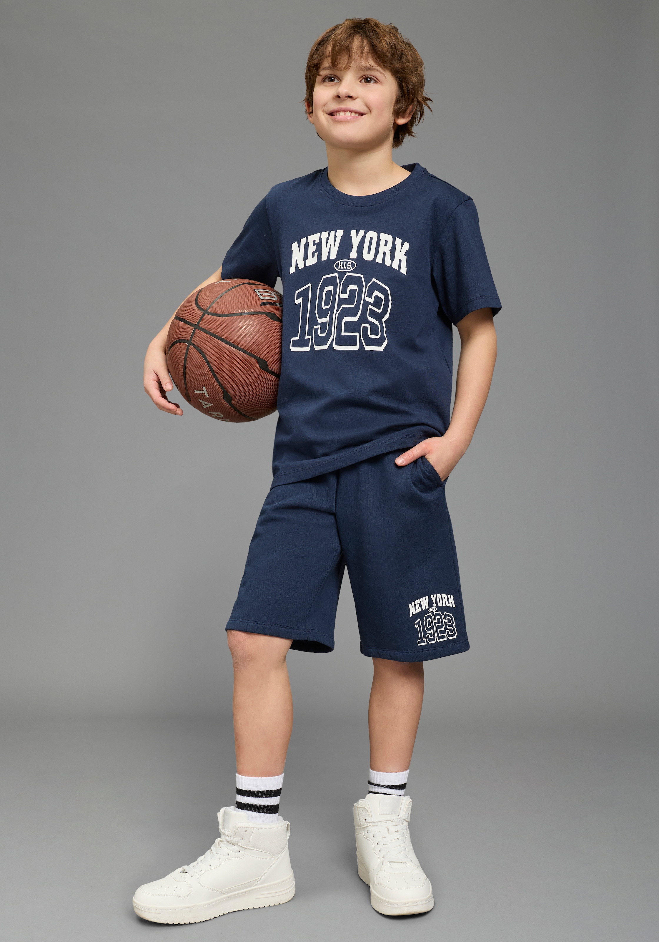 H.I.S Shirt & Hose »2tlg Set T-Shirt+Sweatbermudas« Set, 2, 2 tlg. verschiedene Größen, bedrucktes Design, aus Baumwollmischung