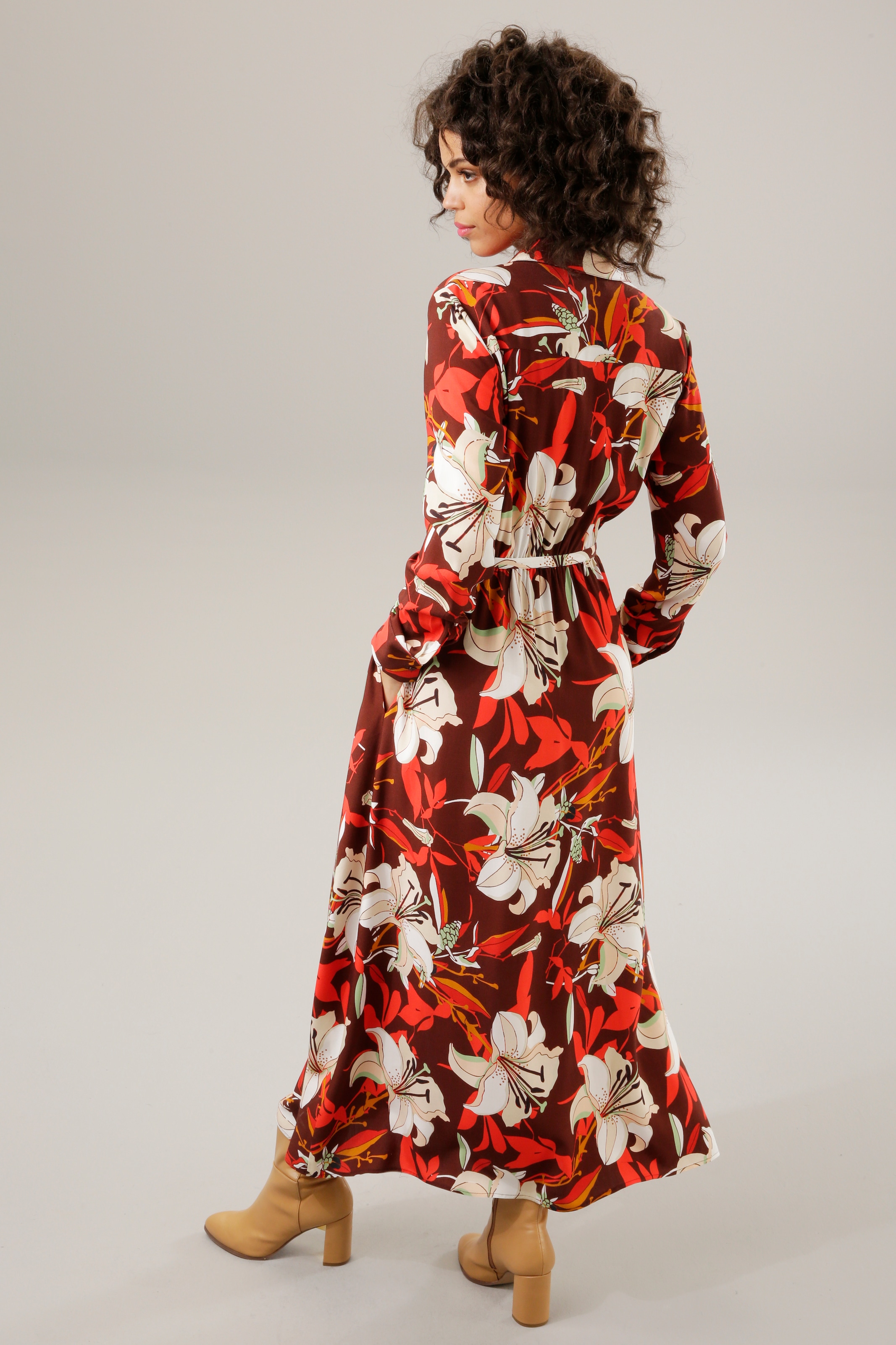 Aniston CASUAL Maxikleid, (mit abnehmbarem Bindegürtel), mit  farbharmonischem, großflächigem Blumendruck - NEUE KOLLEKTION für kaufen |  BAUR