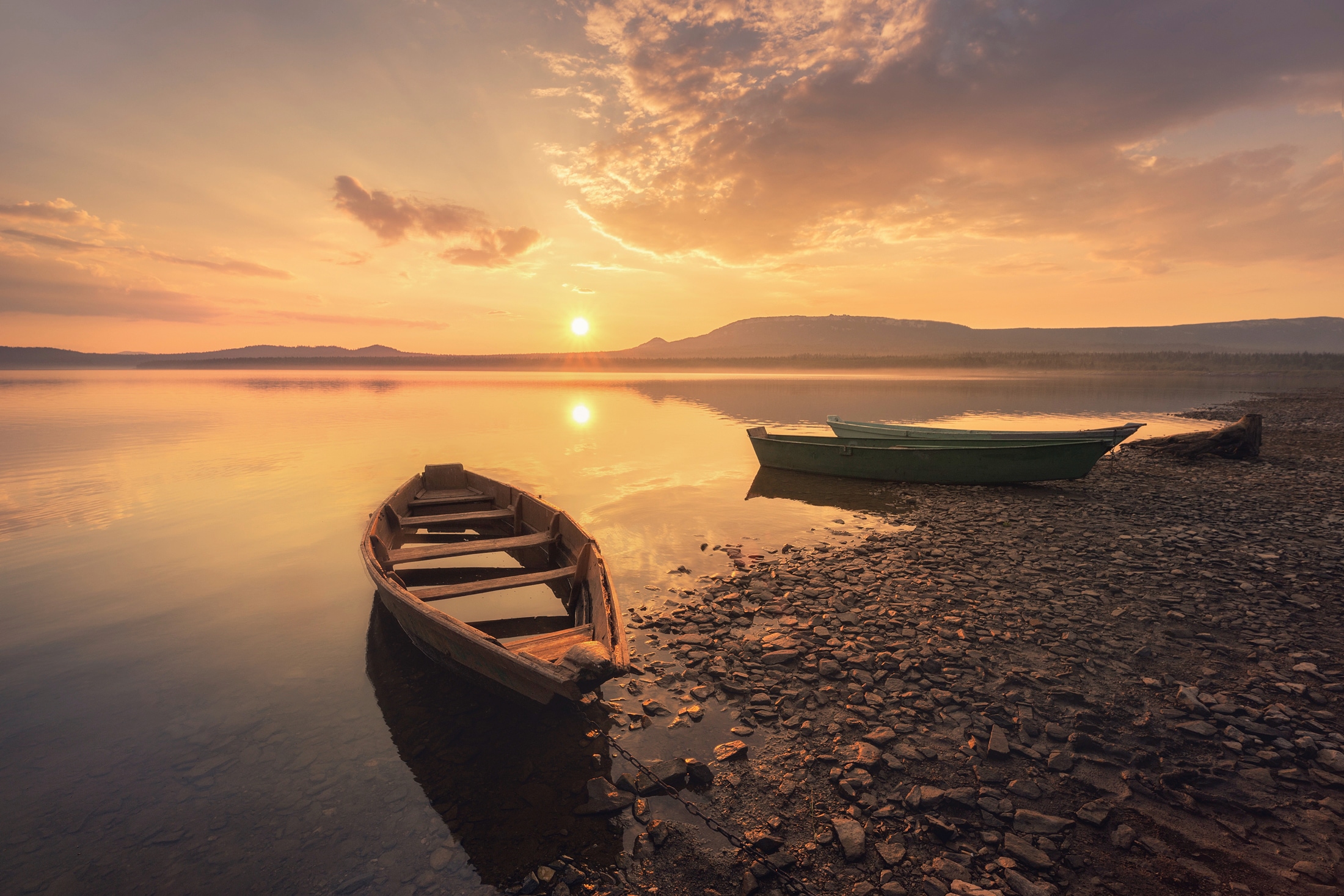 Papermoon Fototapete "Photo-Art DMITRY KUPRATSEVICH, BOOT AM SEE"