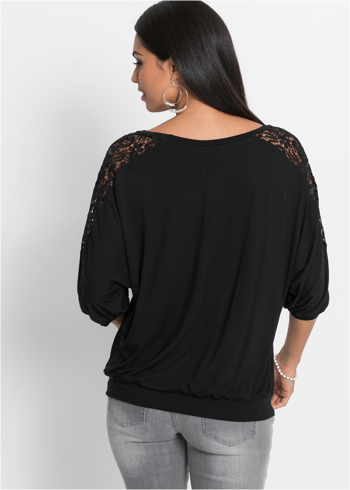 bonprix Oversize-Shirt oversized, 3/4-Fledermausärmel mit Cut-Outs mit Spitzeneinsätzen