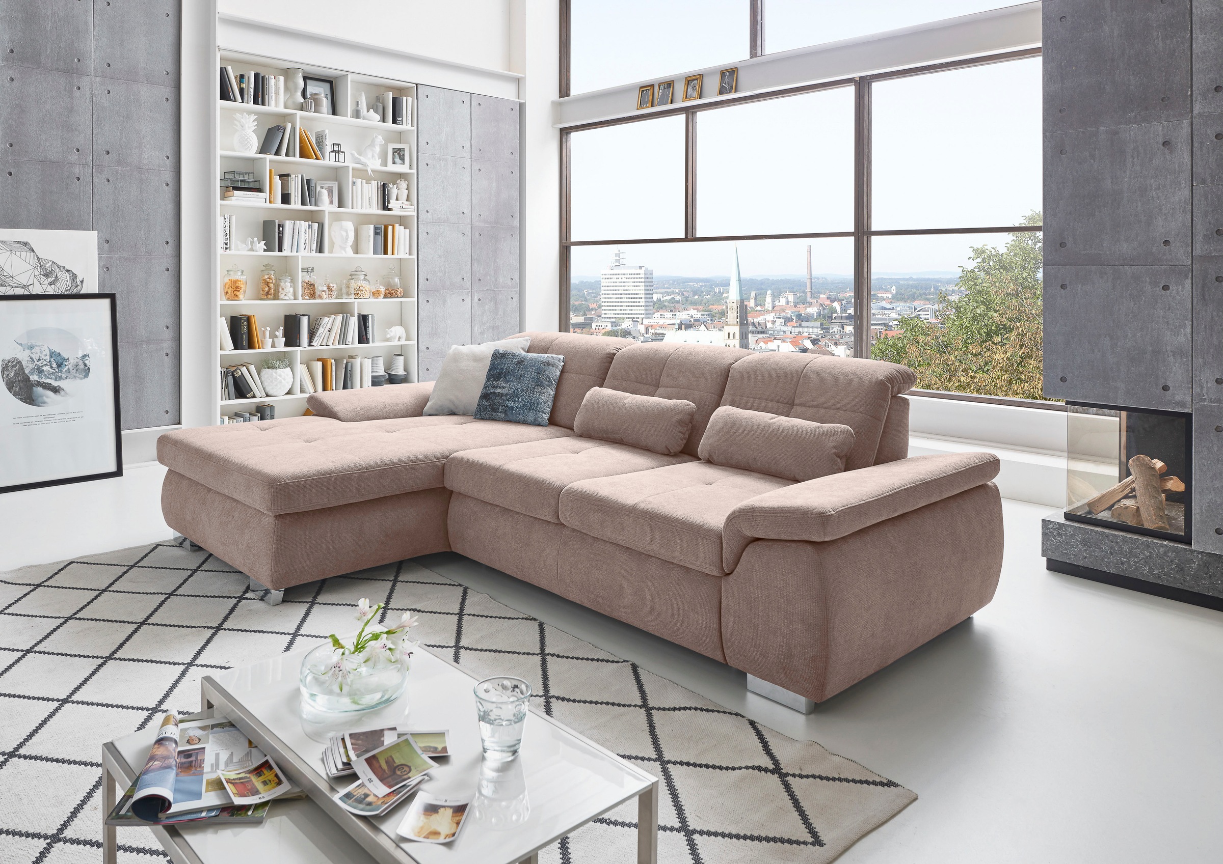 Die PlanBar Ecksofa "MP-IN16037 L-Form, Breite 289 cm, mit Federkern-Polsterung" mit Sitztiefenverstellung & Zierkissen