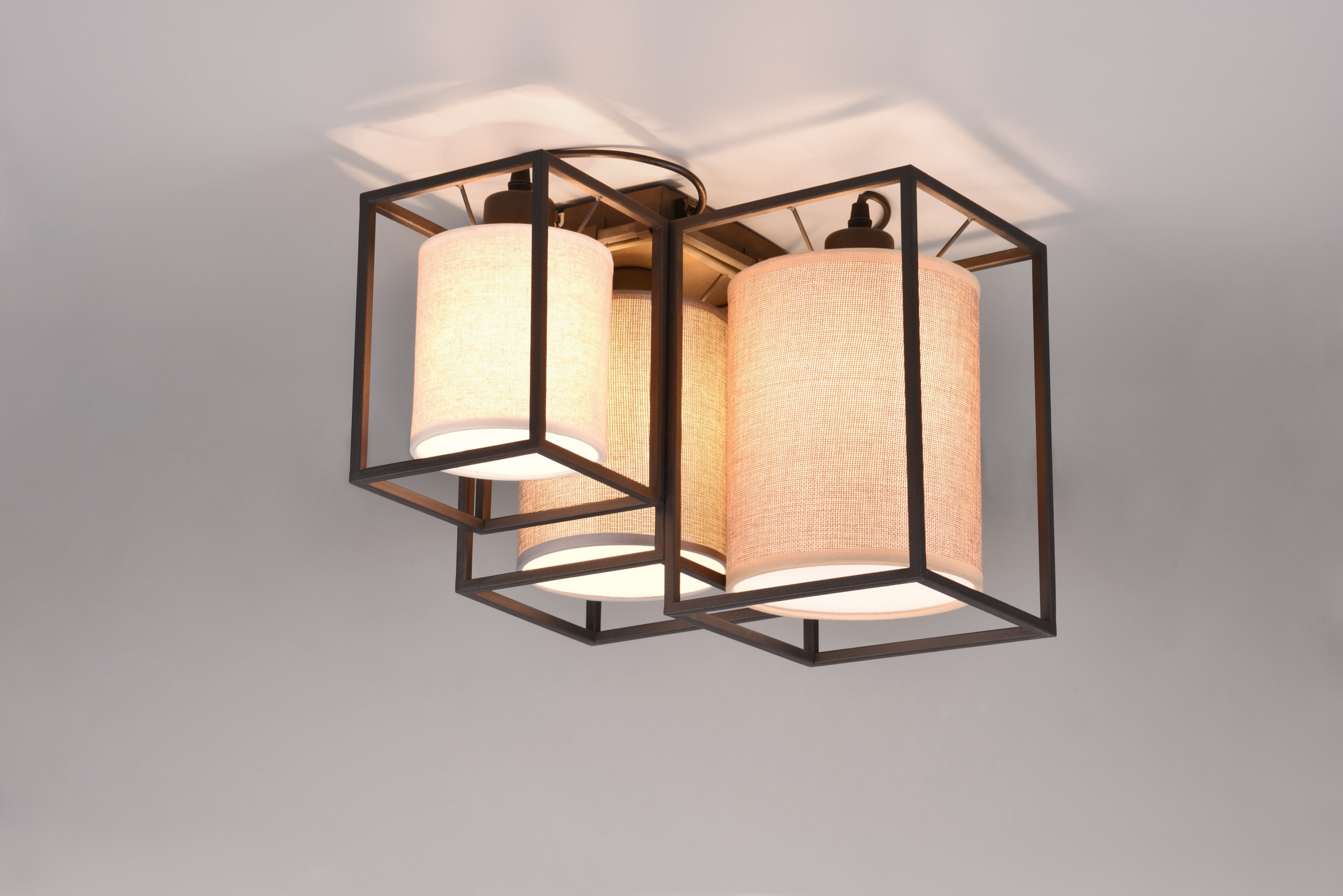 TRIO Leuchten Deckenleuchte »ROSS, 3-flammige Deckenlampe mit Stoffschirmen in 3 Farben 40x28x34 cm«, 3 flammig, Leuchtmittel E27 | Leuchtmittel wechselbar, Deckenlampe exkl 3xE27 max 25W Metall schwarz Schirme beige grau braun