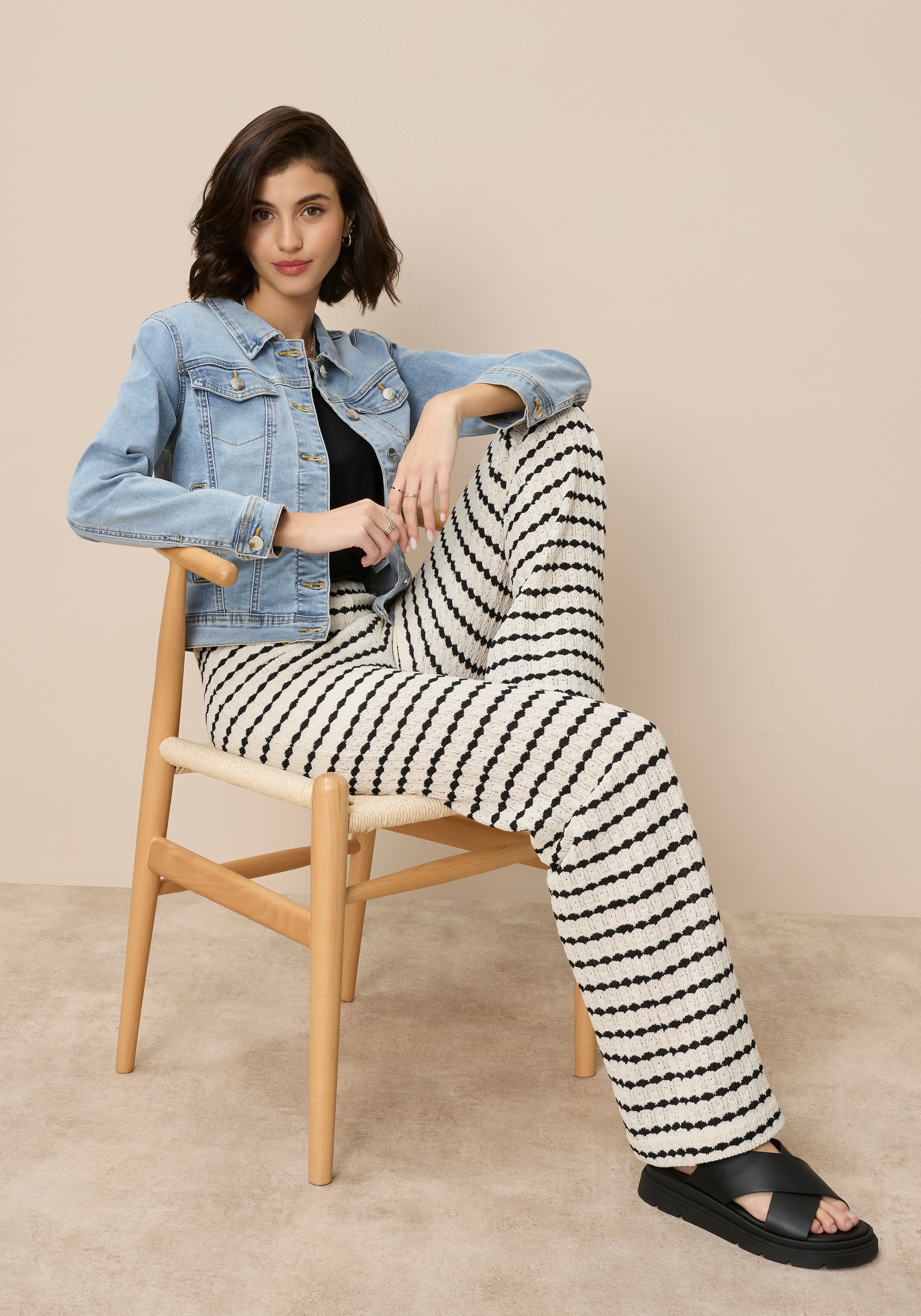 Tamaris Jeansjacke aus elastischem Denim-Material, mit Brusttaschen und Eingrifftaschen