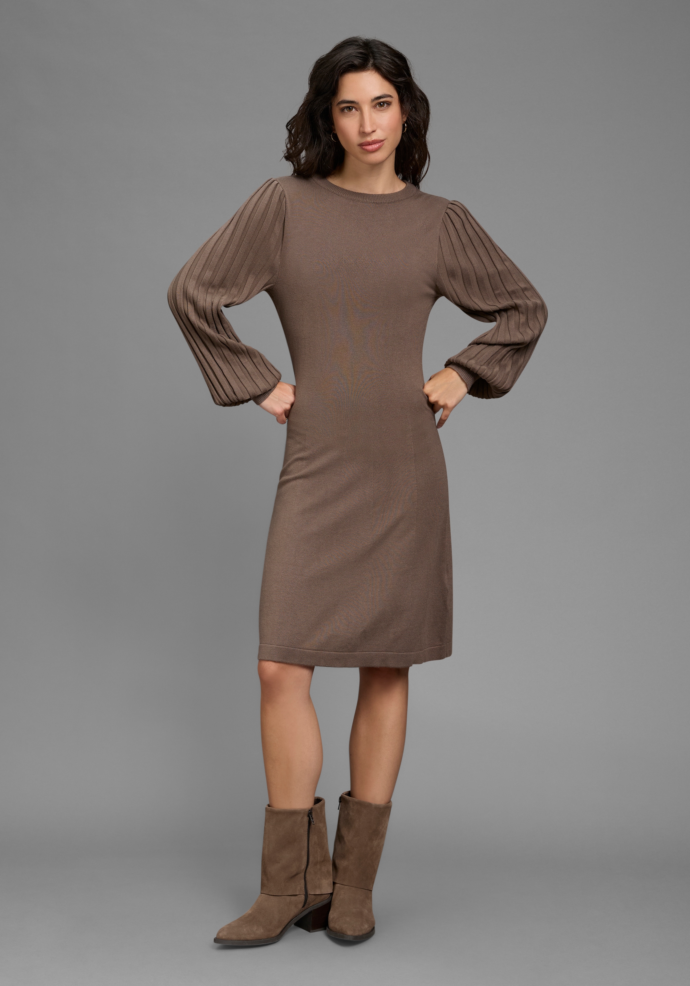 Laura Scott Strickkleid "in Mini-Länge, figurumspielende Passform" mit modernen Plisseeärmeln