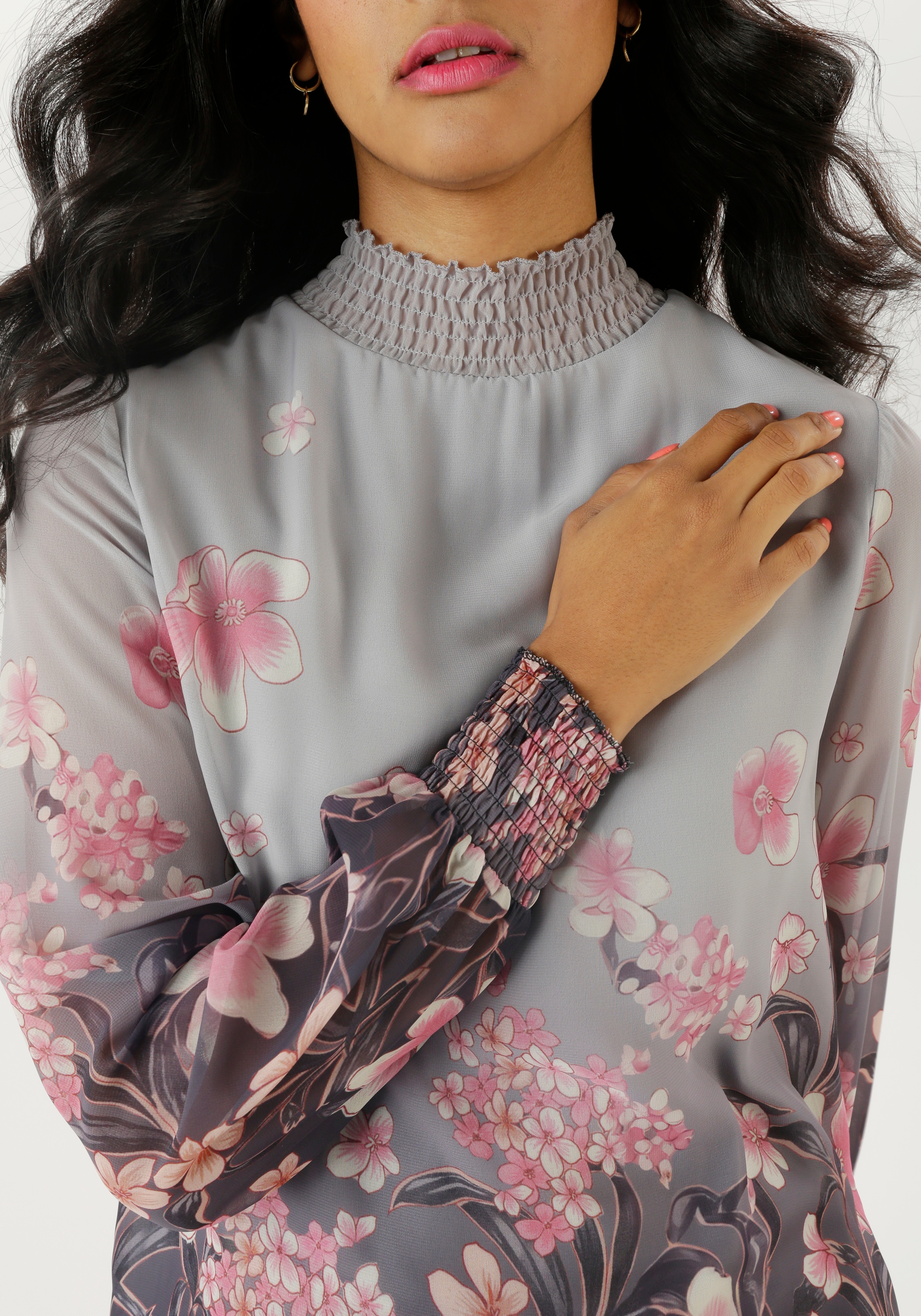 Aniston SELECTED Schlupfbluse, mit Blütendruck und hübscher Blumenbordüre - NEUE KOLLEKTION