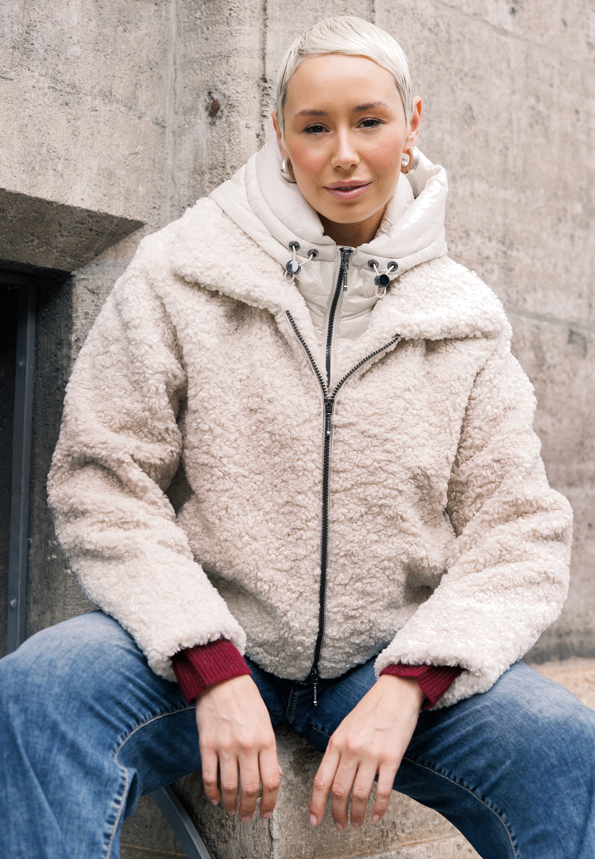 Amber & June Plüschjacke »Damen mit abnehmbarem Westenteil« mit Kapuze