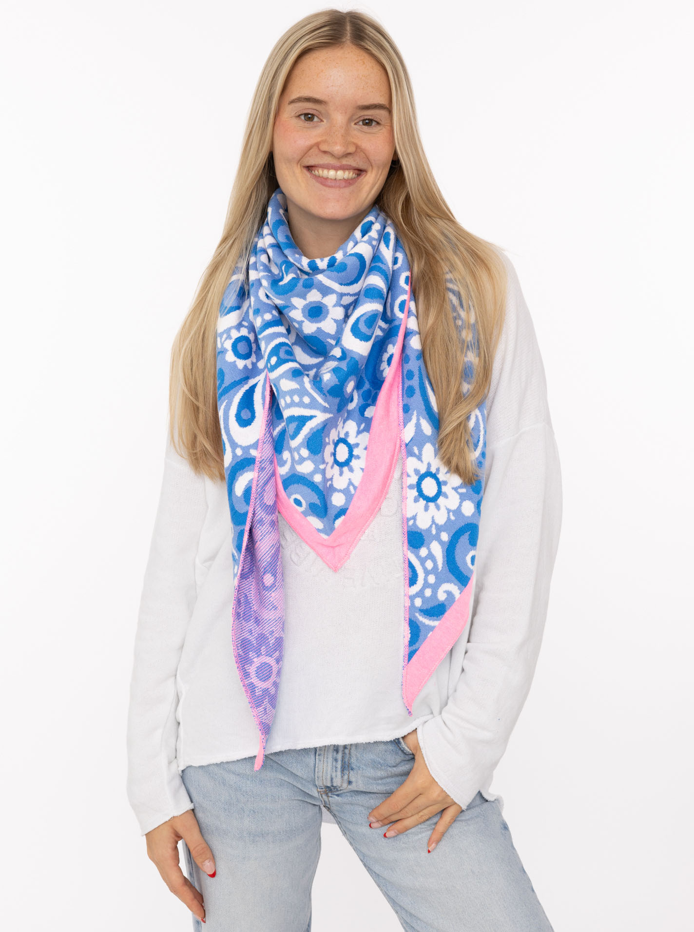 Zwillingsherz Dreieckstuch ""Blumige Aussichten"" Florales Muster, Kante Uni, Strick
