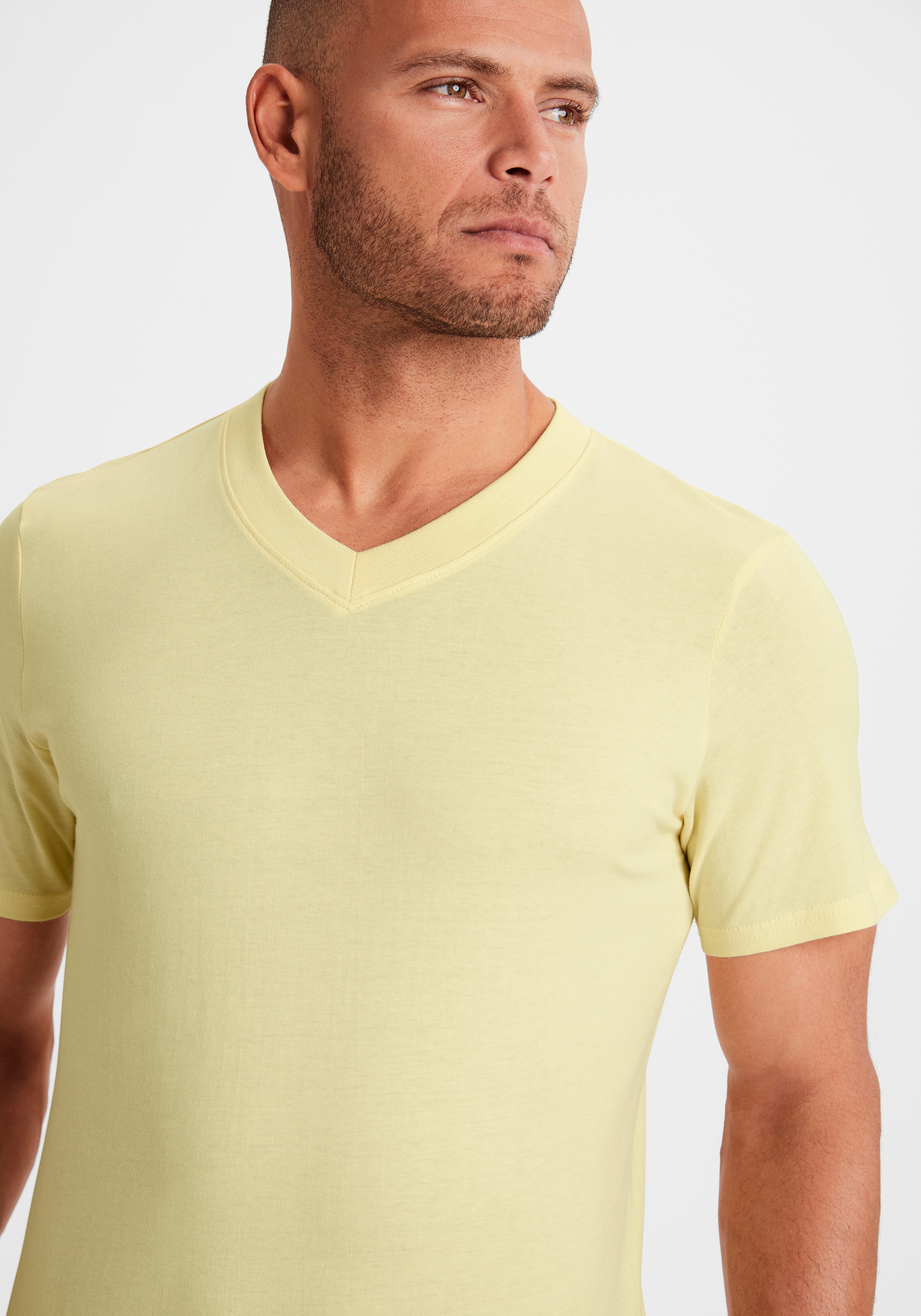 KangaROOS T-Shirt »Regular Fit,«, (2er-Pack), Freizeitshirt mit Kurzarm, V-Ausschnitt aus reine Baumwolle