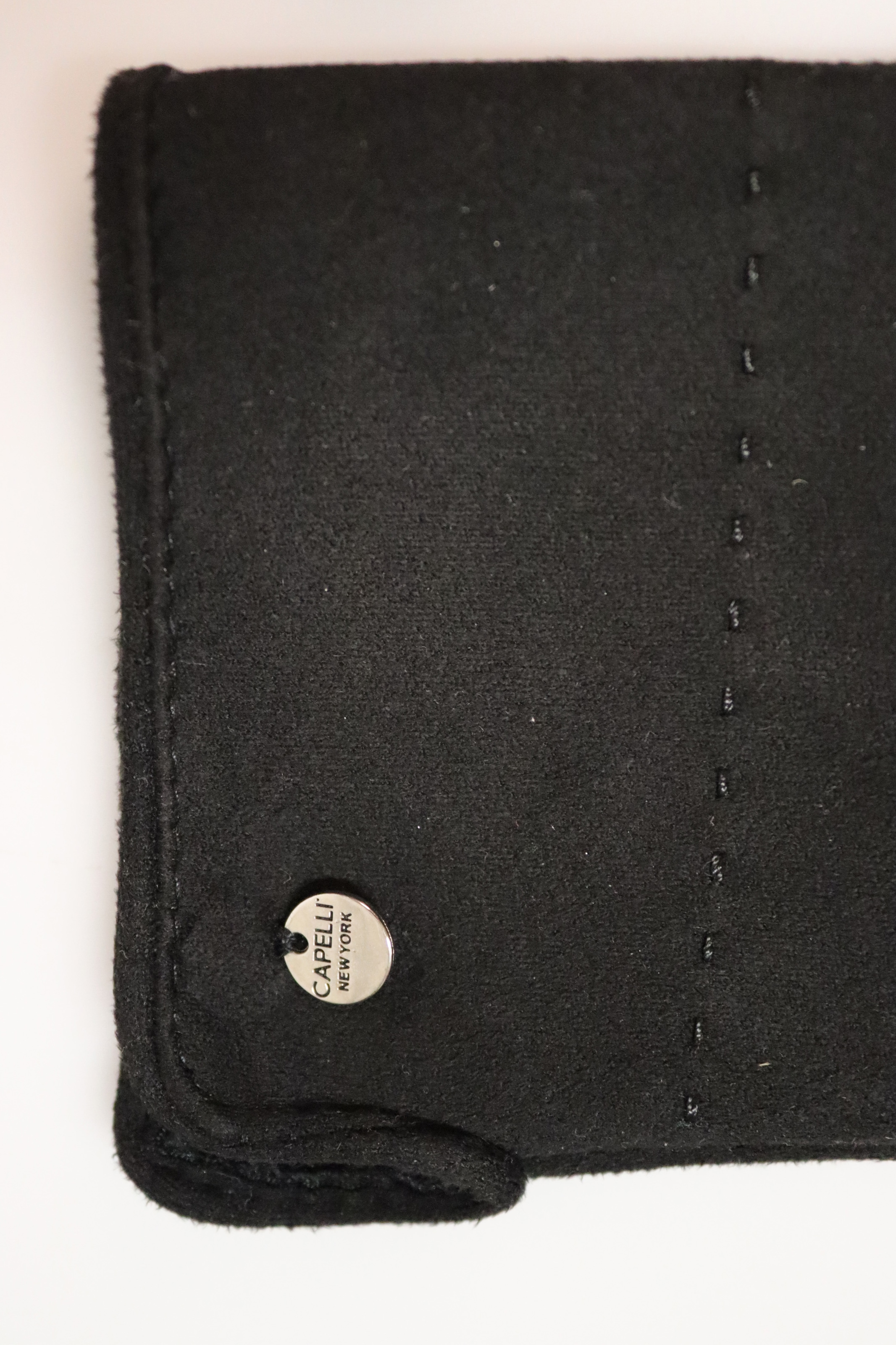 Capelli New York Strickhandschuhe mit Ziernaht, Metall-Logo, Feinripp-Strick, elastisch