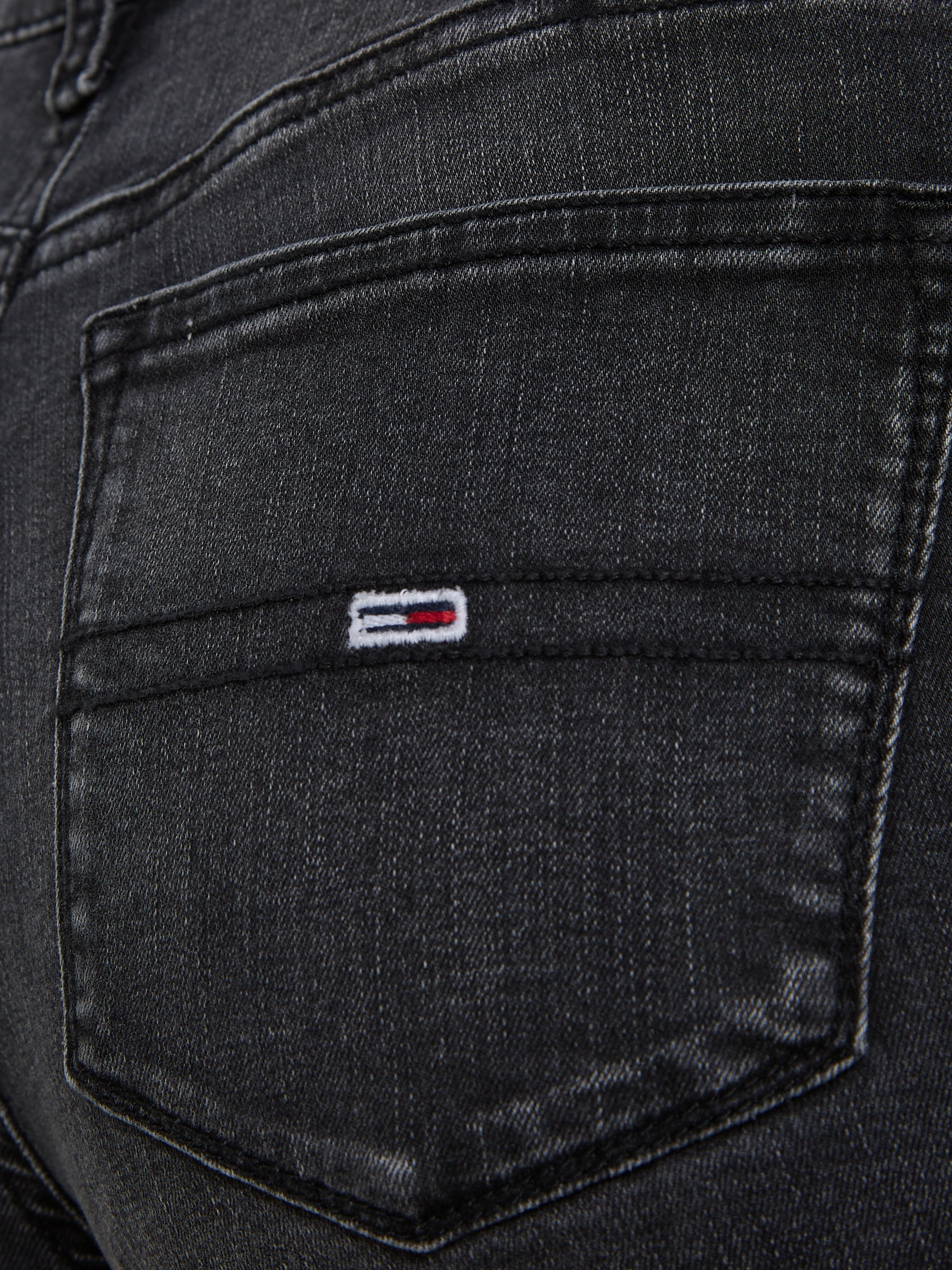 Tommy Jeans Shorts »NORA MD SHORT AH1288«, mit Tommy Jeans Logo-Badge & Flag