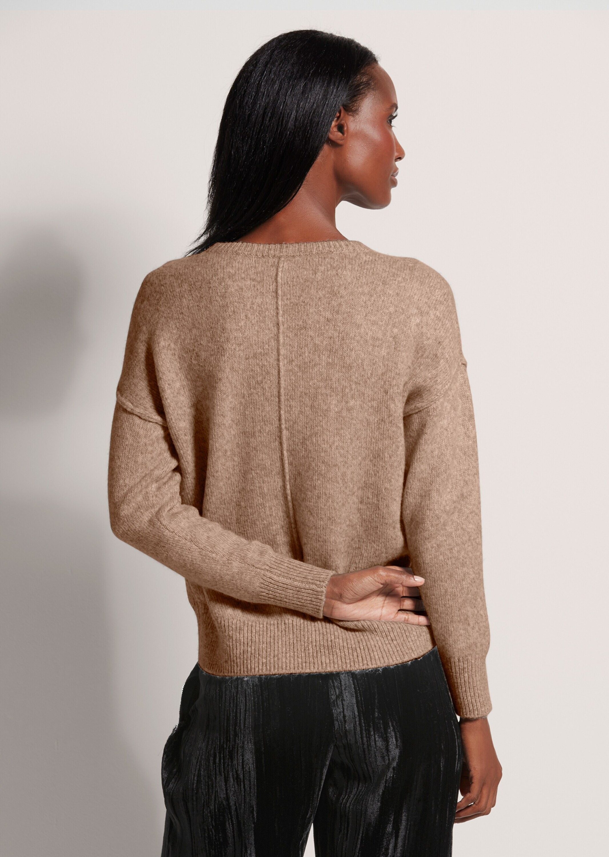 Madeleine Women's Long Pullover Round Neck Star Gold Size 48 3