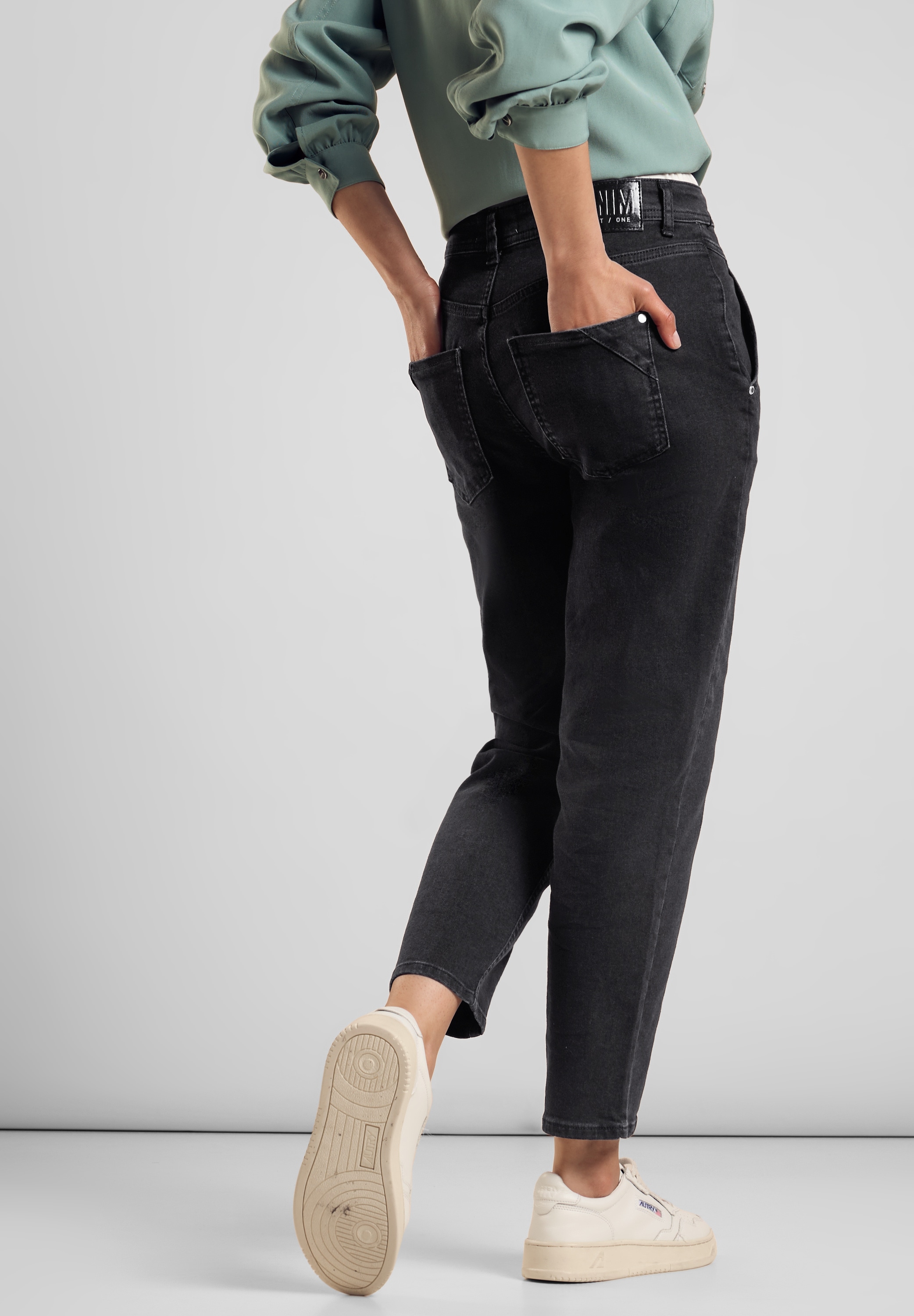 Loose-fit-Jeans, aus Baumwolle mit Stretchanteil