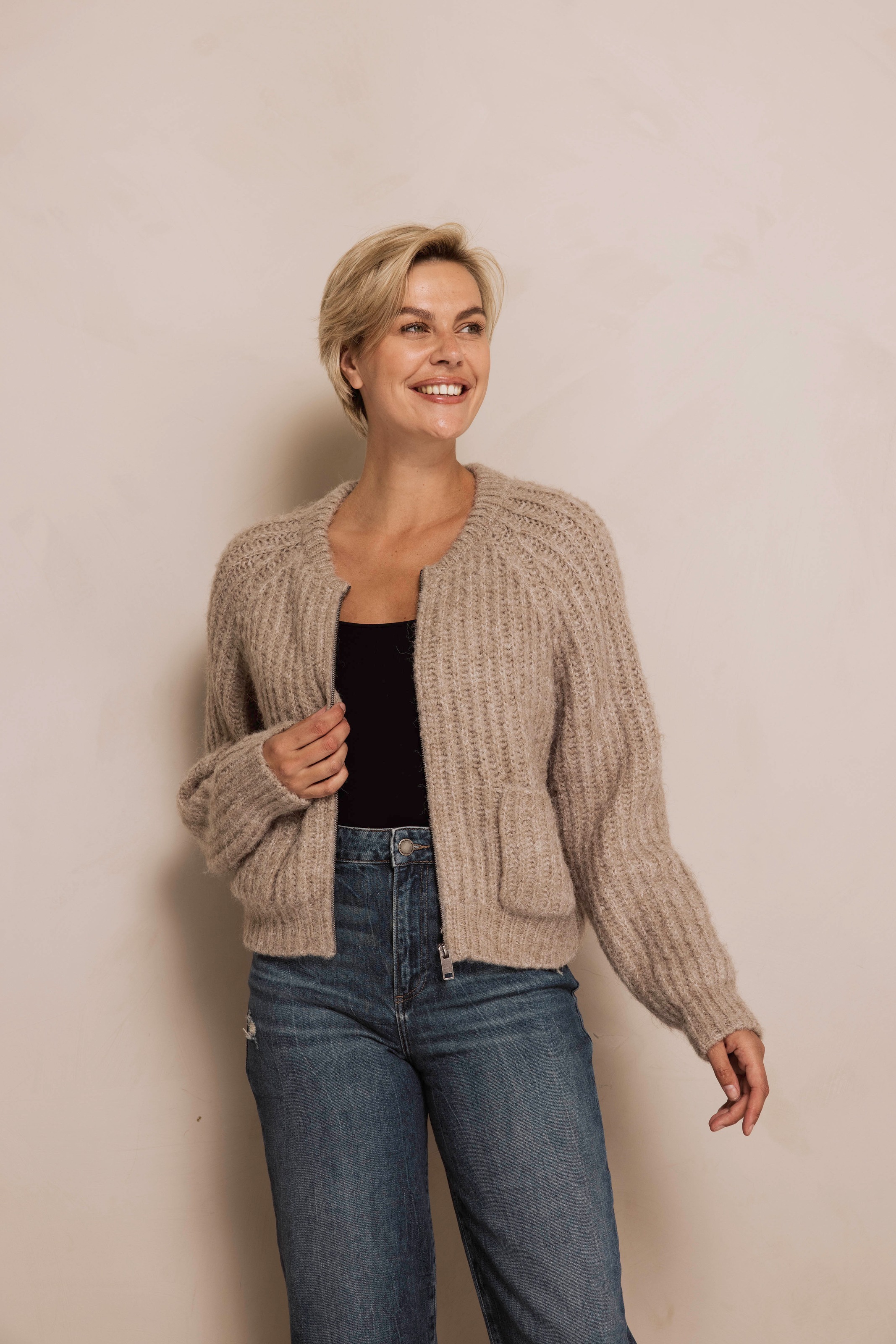 Zhrill Strickjacke "CORINNA" mit Rippenstruktur, Reißverschluss vorn günstig online kaufen