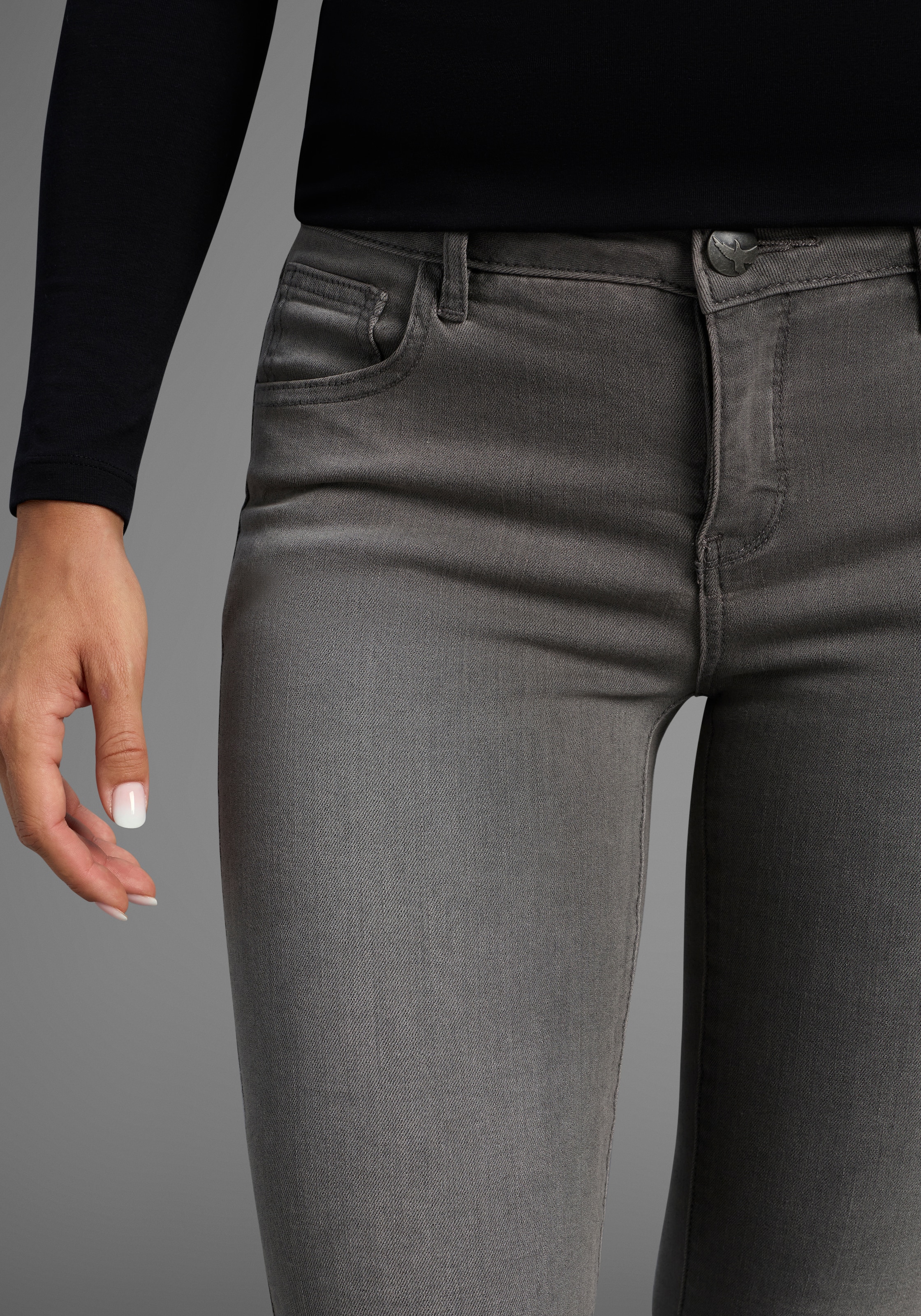 Arizona Skinny-fit-Jeans »Ultra-Stretch«, extra-enger Beinverlauf, normale Leibhöhe, mit Eingrifftaschen