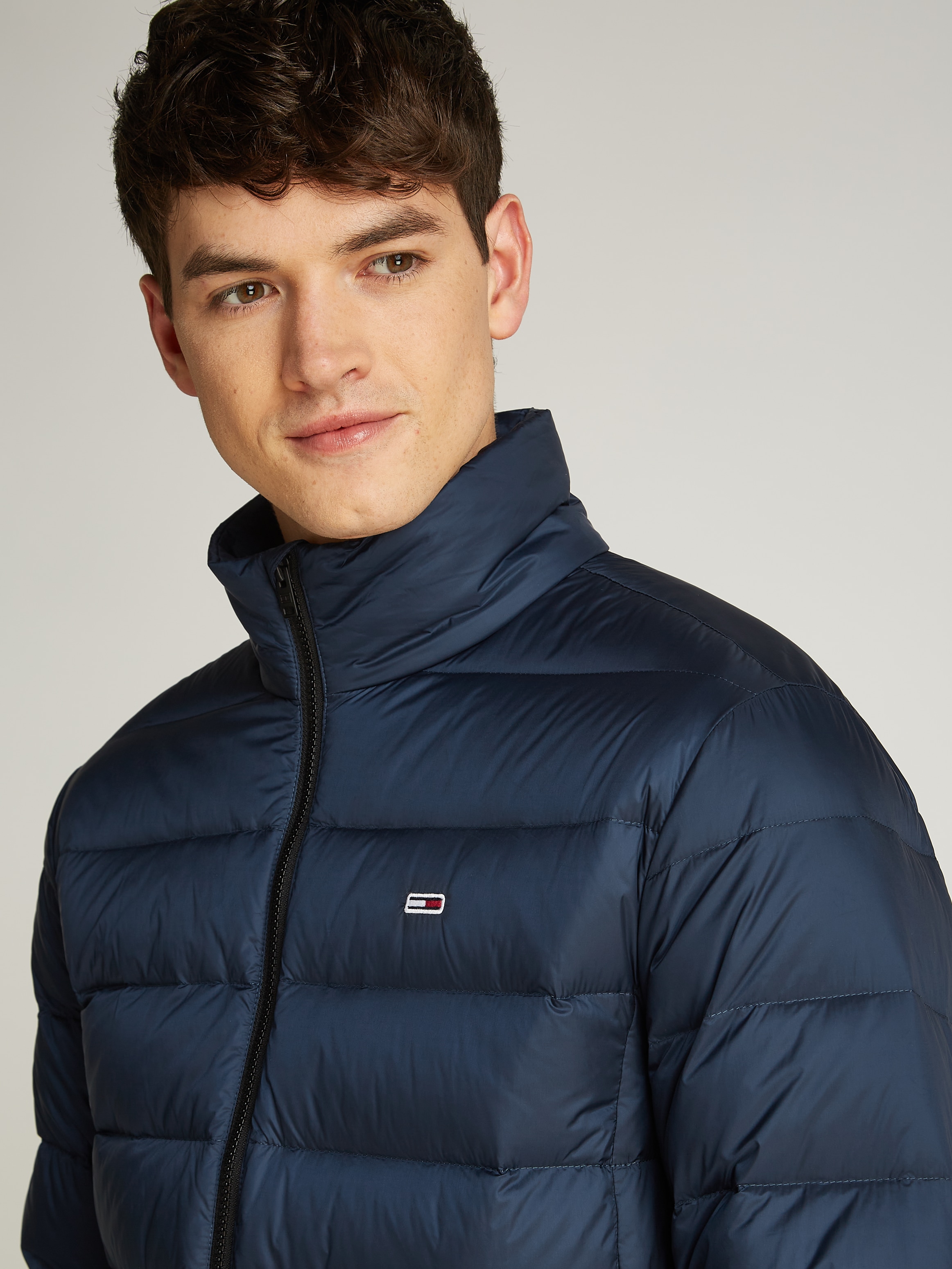 Tommy Jeans Plus Steppjacke »TJM LT DOWN JACKET EXT«, in Großen Größen, Logostickerei, Reißverschlusstaschen