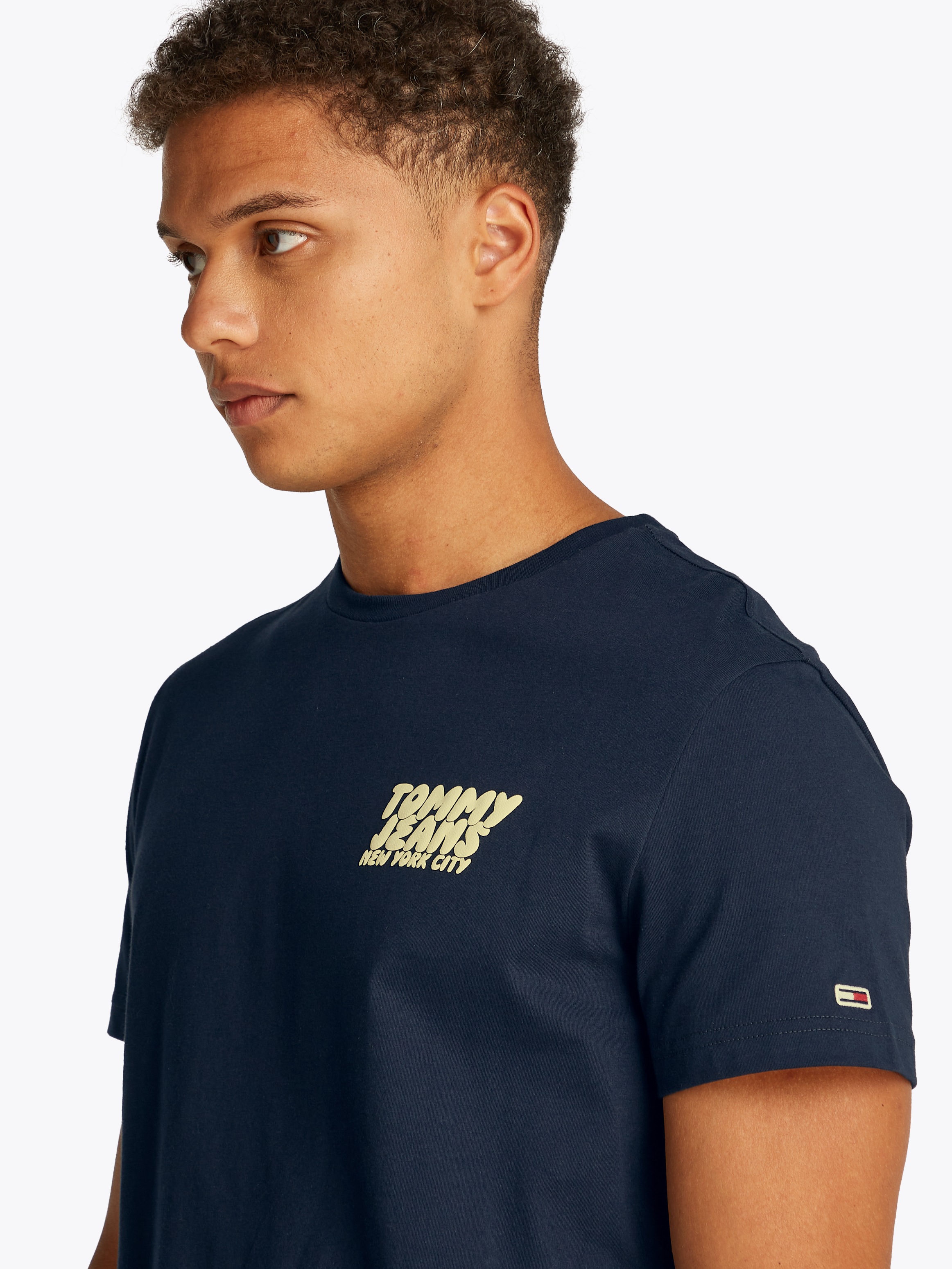 Tommy Jeans T-Shirt »TJM SLIM BUBBLE PRINT SS TEE EXT«, mit gummierten Print
