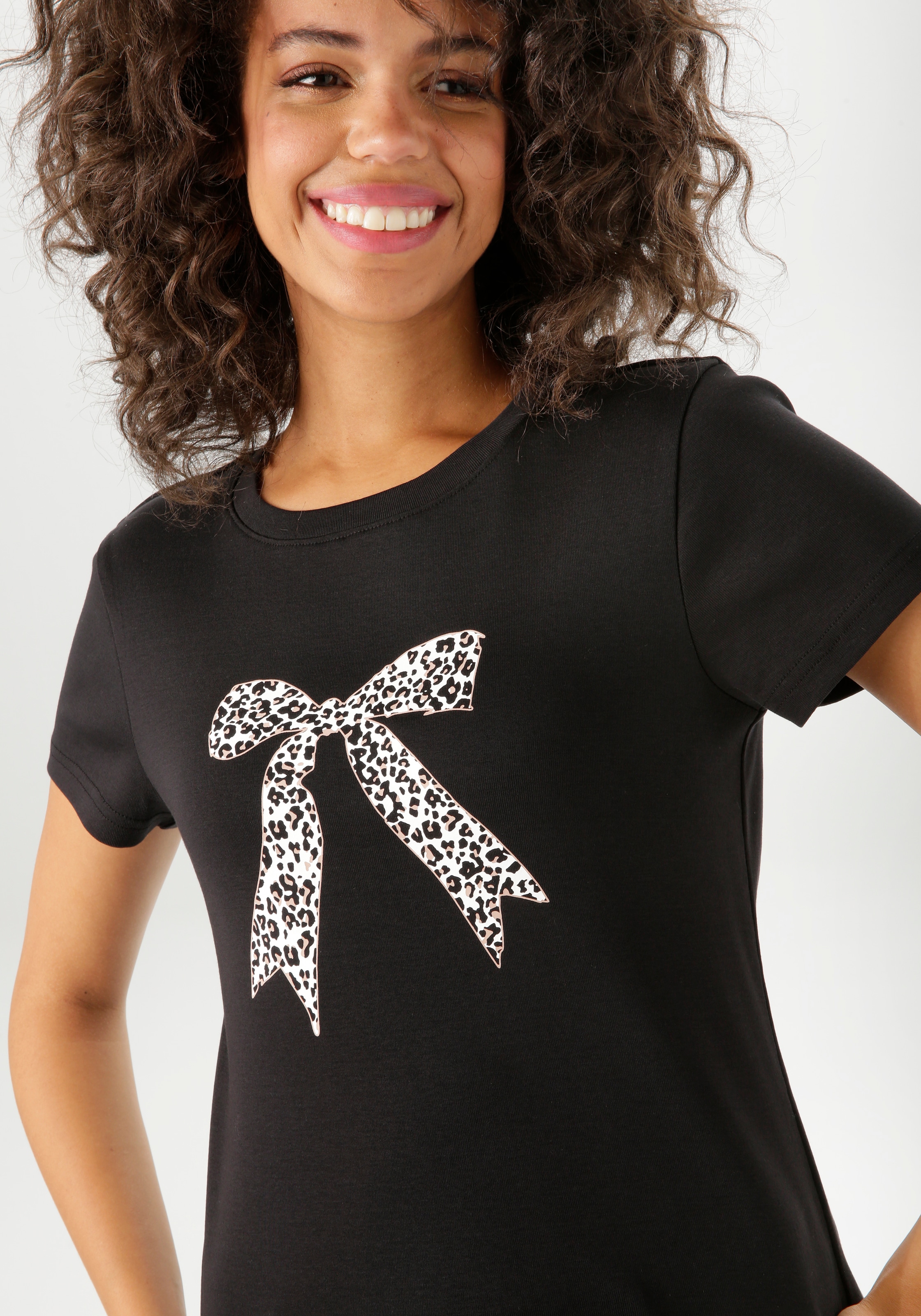 Aniston CASUAL T-Shirt, mit Schleife im Leo-Dessin bedruckt - NEUE KOLLEKTION