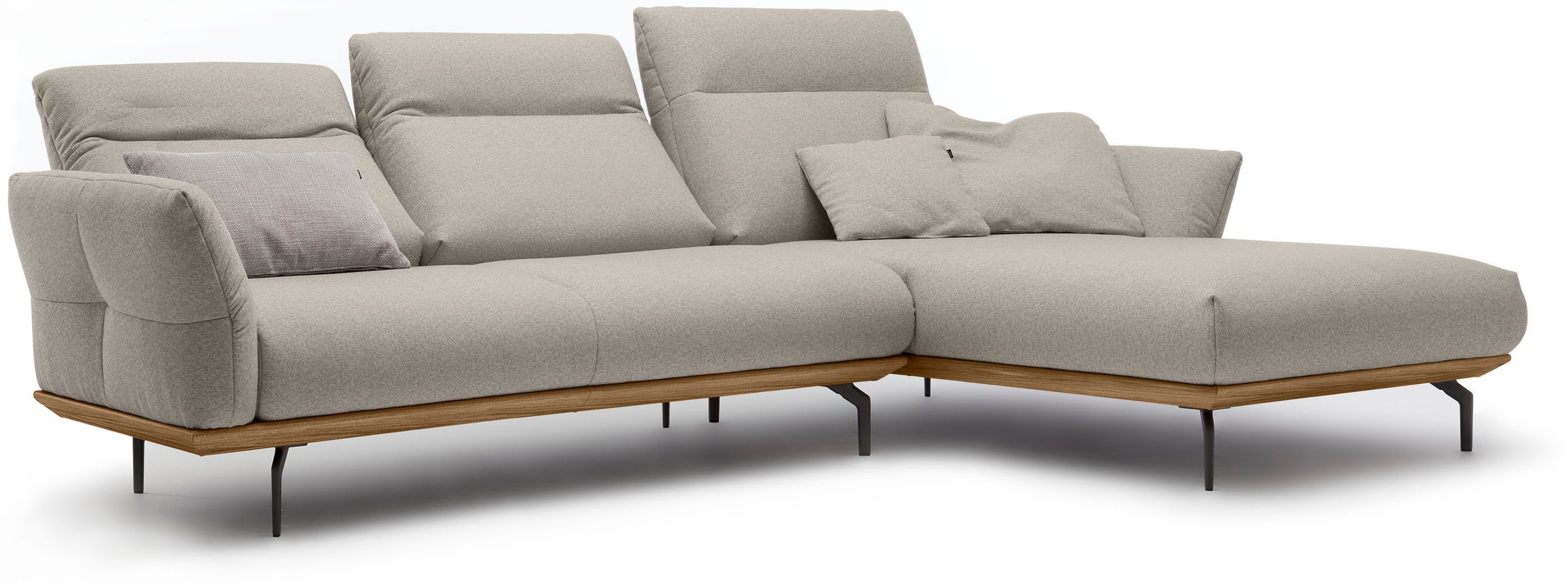 Creation BY ROLF BENZ Ecksofa »CR.460«, Sockel in Nussbaum, Winkelfüße in Umbragrau, Breite 298 cm