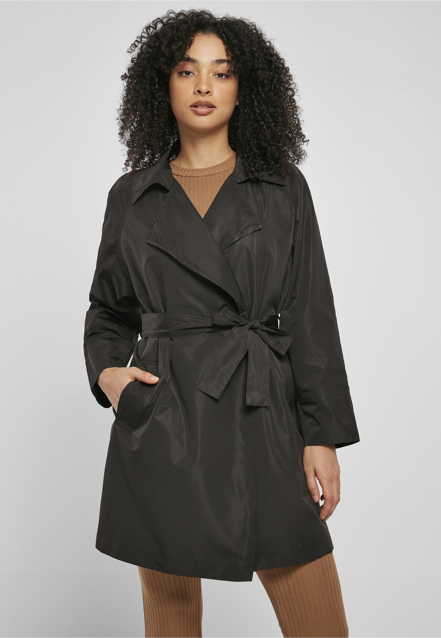 URBAN CLASSICS Winterjacke »Urban Classics Damen Ladies Crinkle Nylon Minimal Trench Coat« 1 Stk. tlg. ohne Kapuze