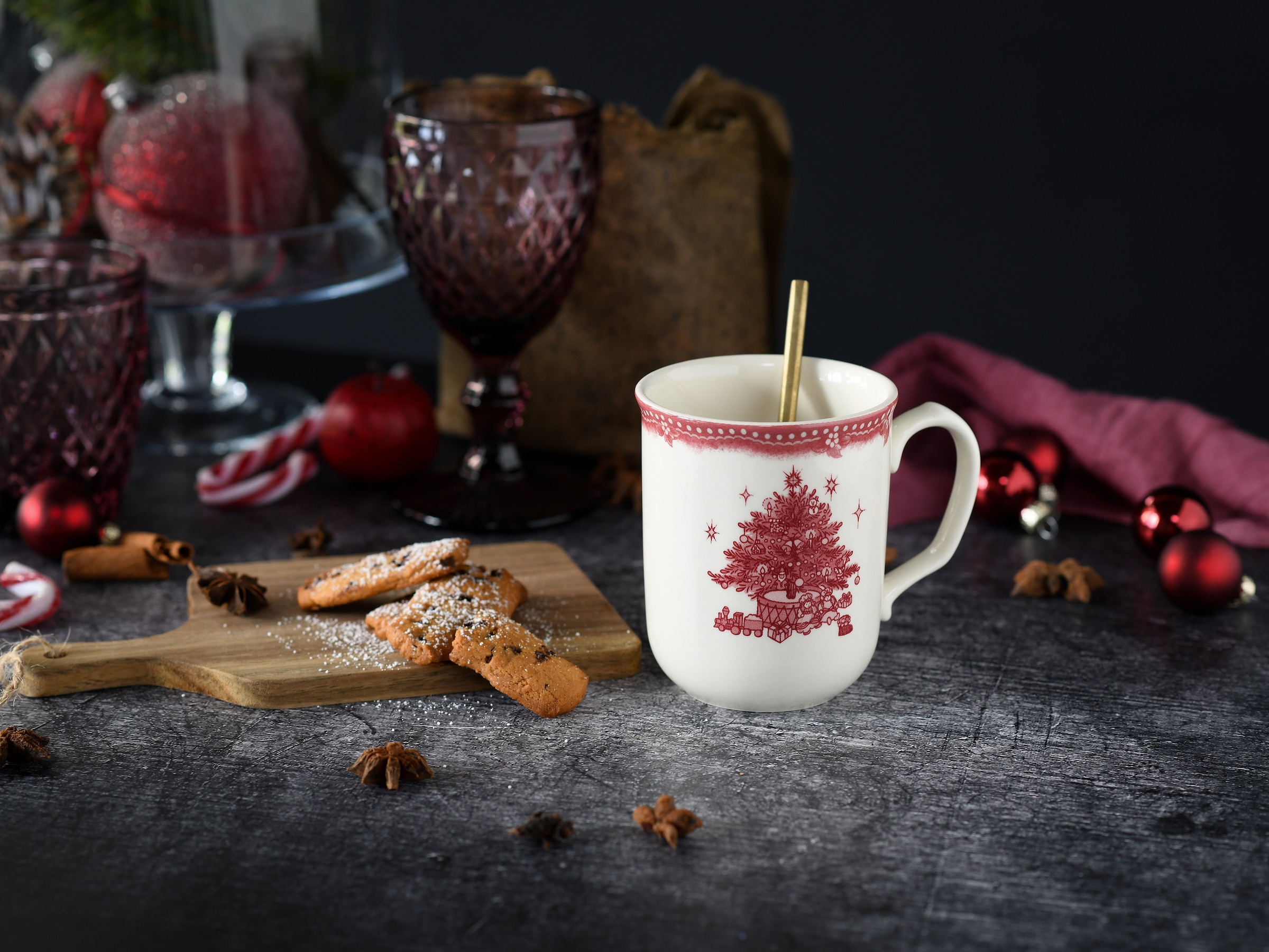 CreaTable Kombiservice »Tannenbaum Rot, Kombiservice 16-tlg«, (Set, 16 tlg.), Tannenbaum als Zentralmotiv