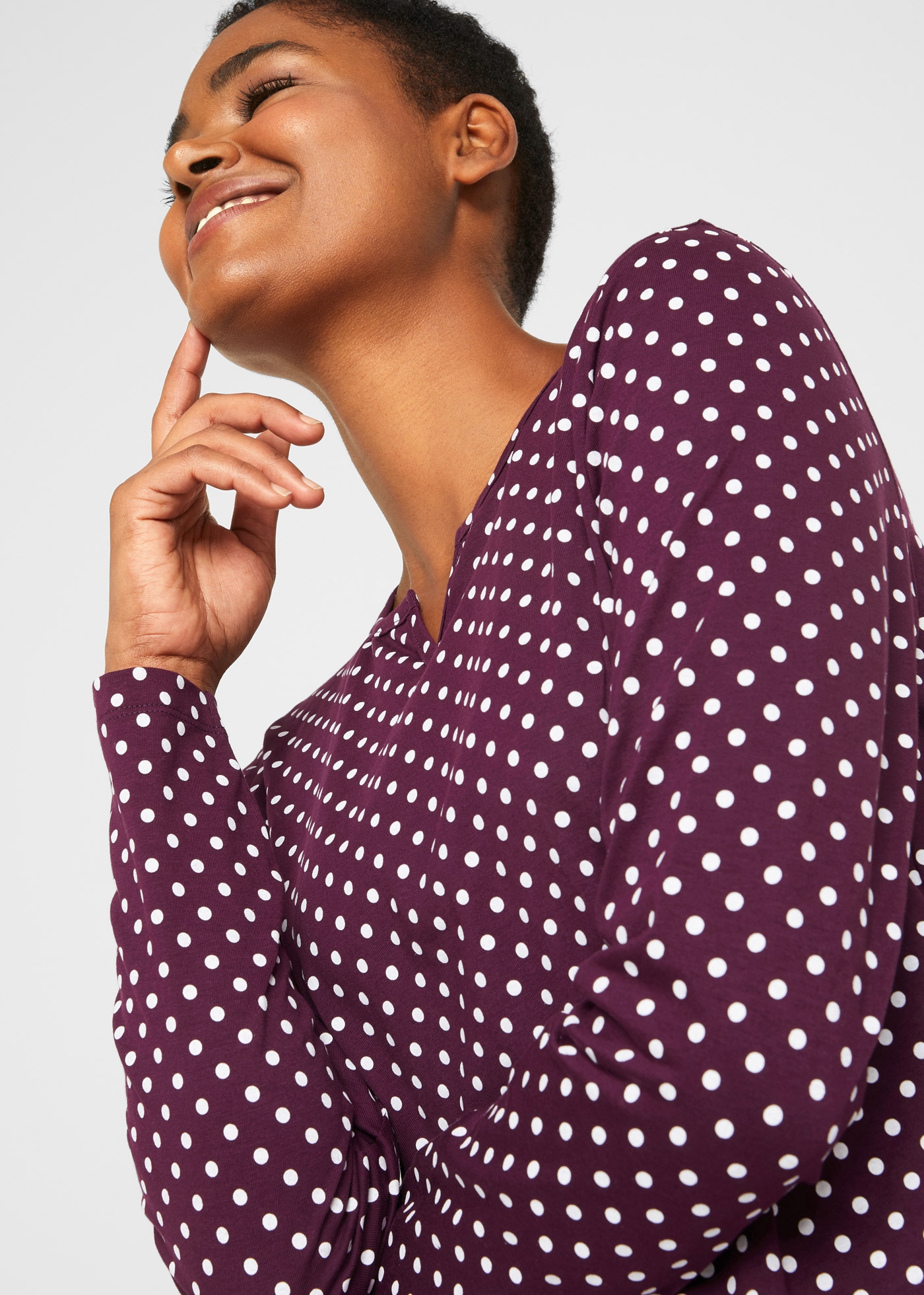 bonprix Langarmshirt »Gepunktetes Baumwoll-Langarmshirt mit Seitenschlitzen« Gepunktetes Baumwoll-Langarmshirt mit Seitenschlitzen