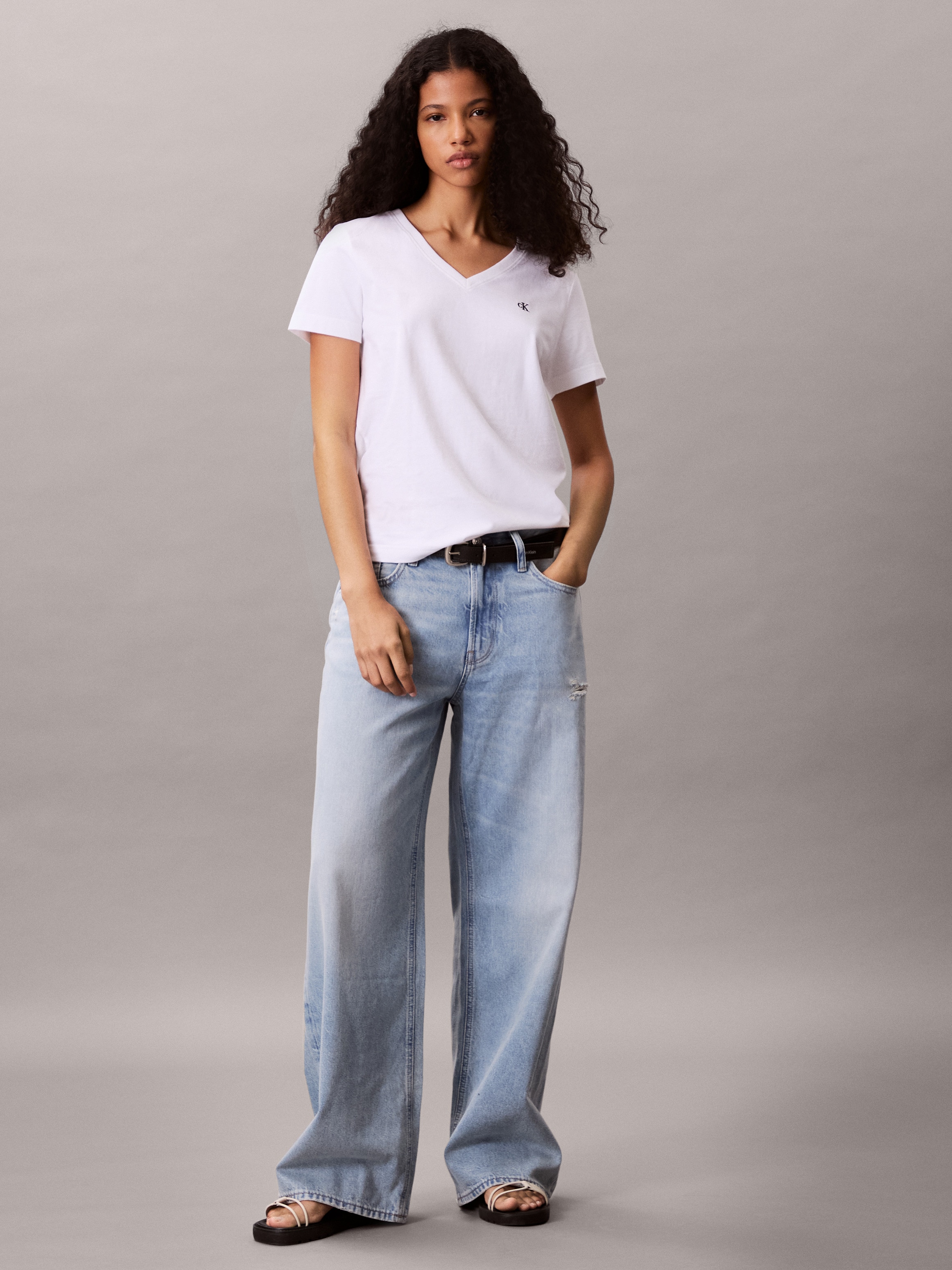 Calvin Klein Jeans T-Shirt »Archive Jersey Vnk Tee EU«, Mit V-Ausschnitt