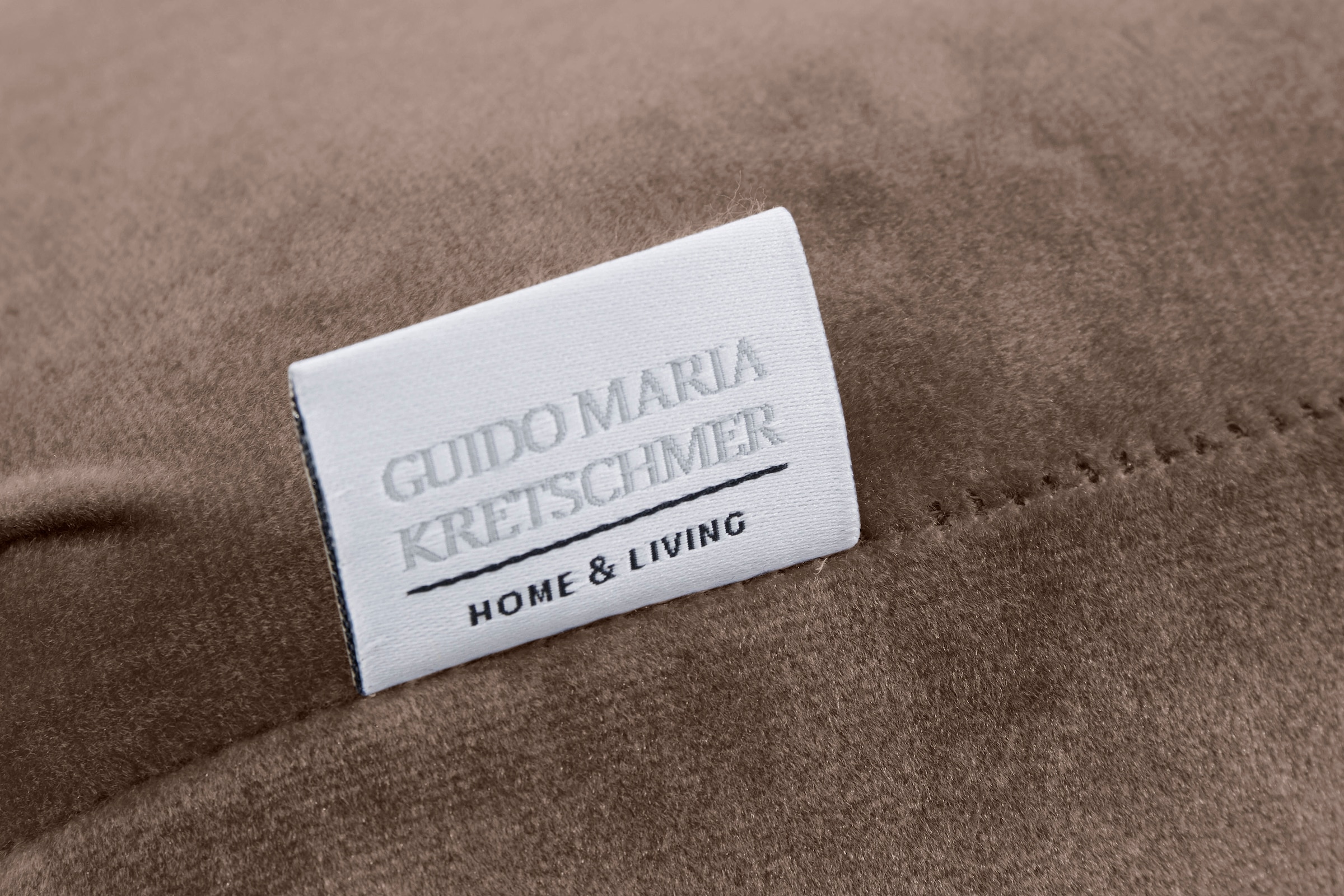 Guido Maria Kretschmer Home&Living Polsterhocker »Kalina«, mit klassischer Chesterfield-Knopfheftung, passend zur Serie "Kalina"