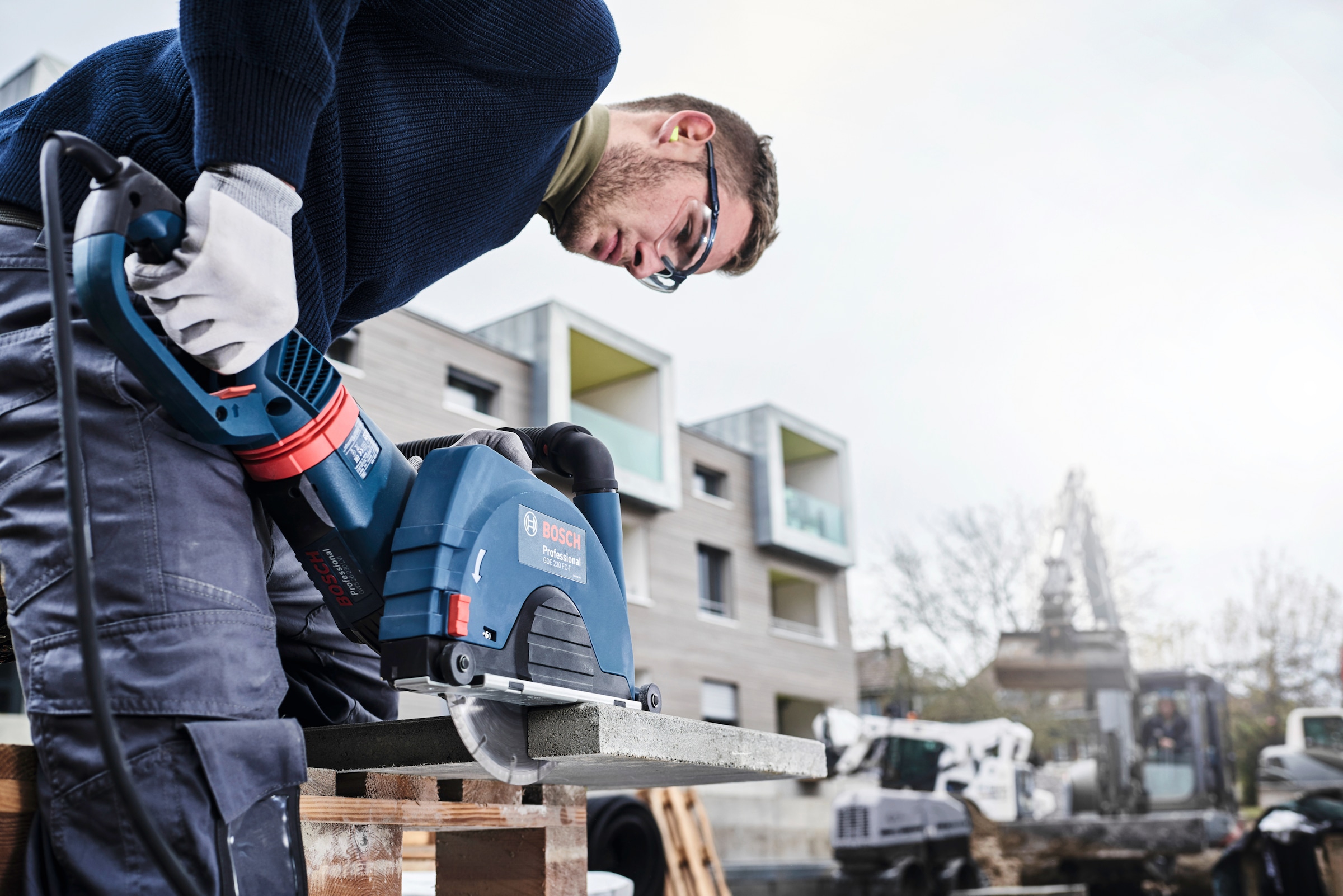 Bosch Professional Diamanttrennscheibe »Standard for Stone«, 230 x 2,3 mm, Segmenthöhe: 10 mm, Ø Bohrung. 22,23 mm