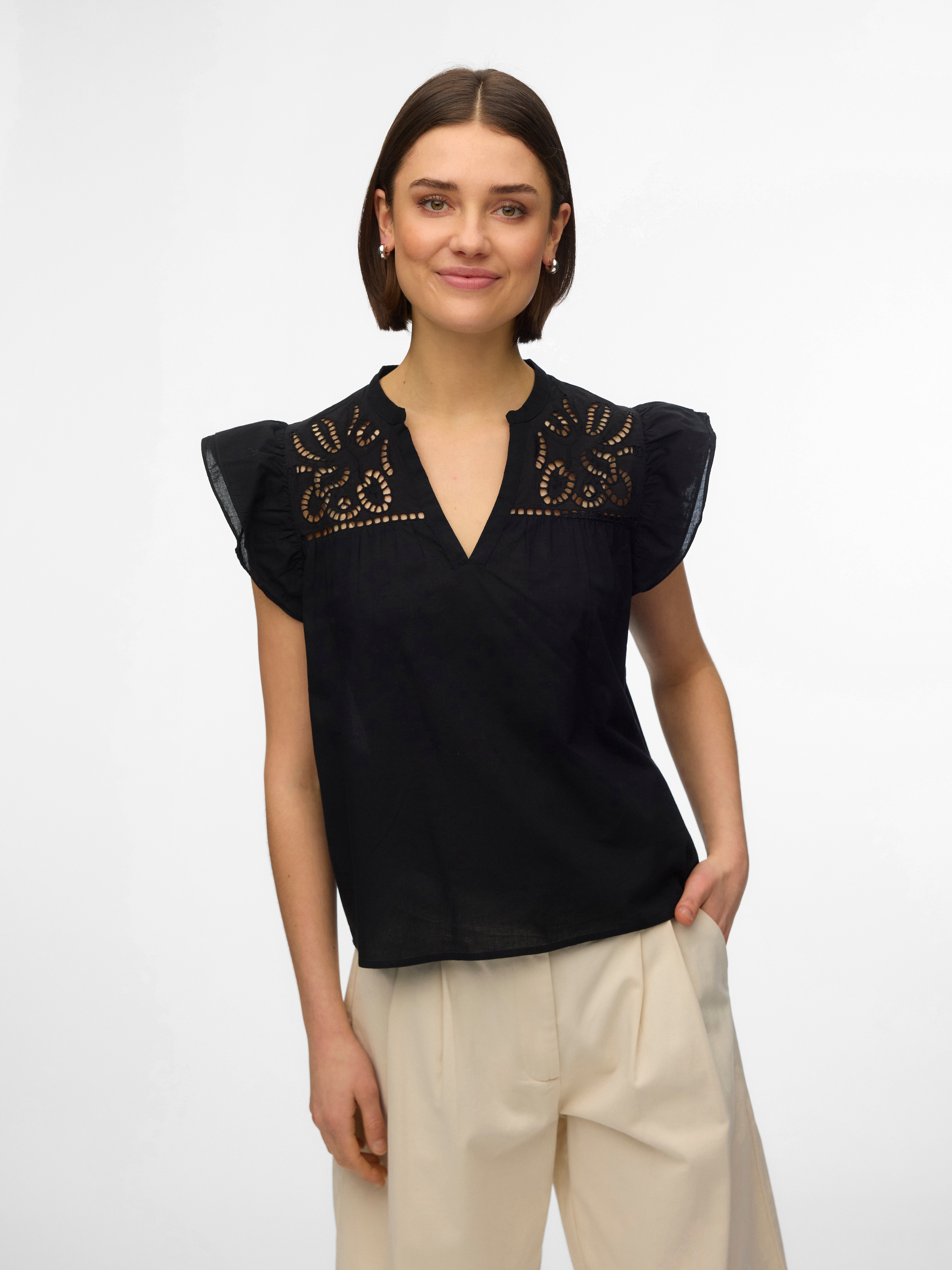 Vero Moda Kurzarmbluse »VMLINE SS V-NECK TOP WVN NOOS« Baumwolle, Lochstickerei