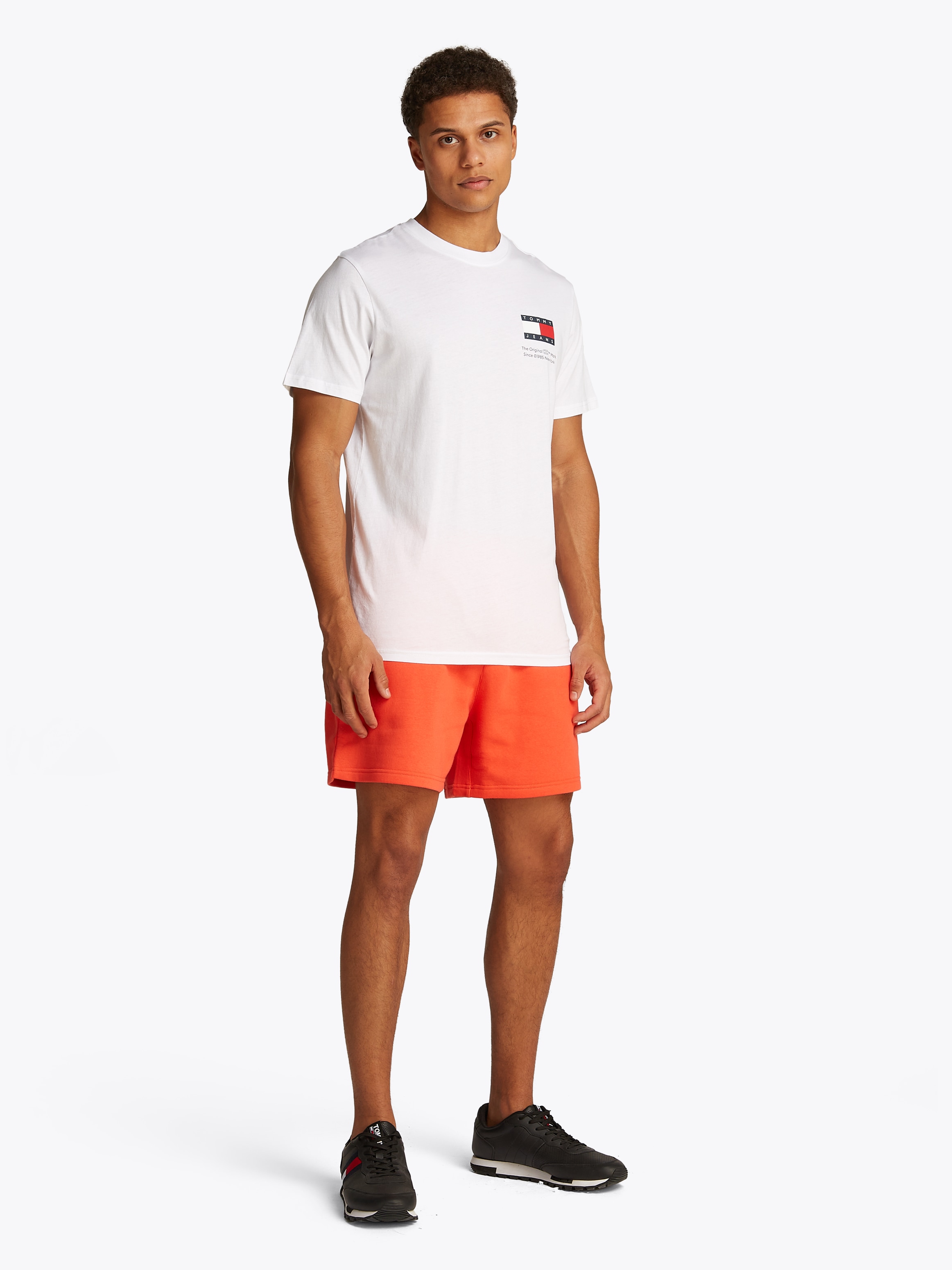 Tommy Jeans T-Shirt »TJM SLIM 2PACK S/S FLAG DNA TEE«, (Packung, 2er), mit großem Logodruck auf der Brust