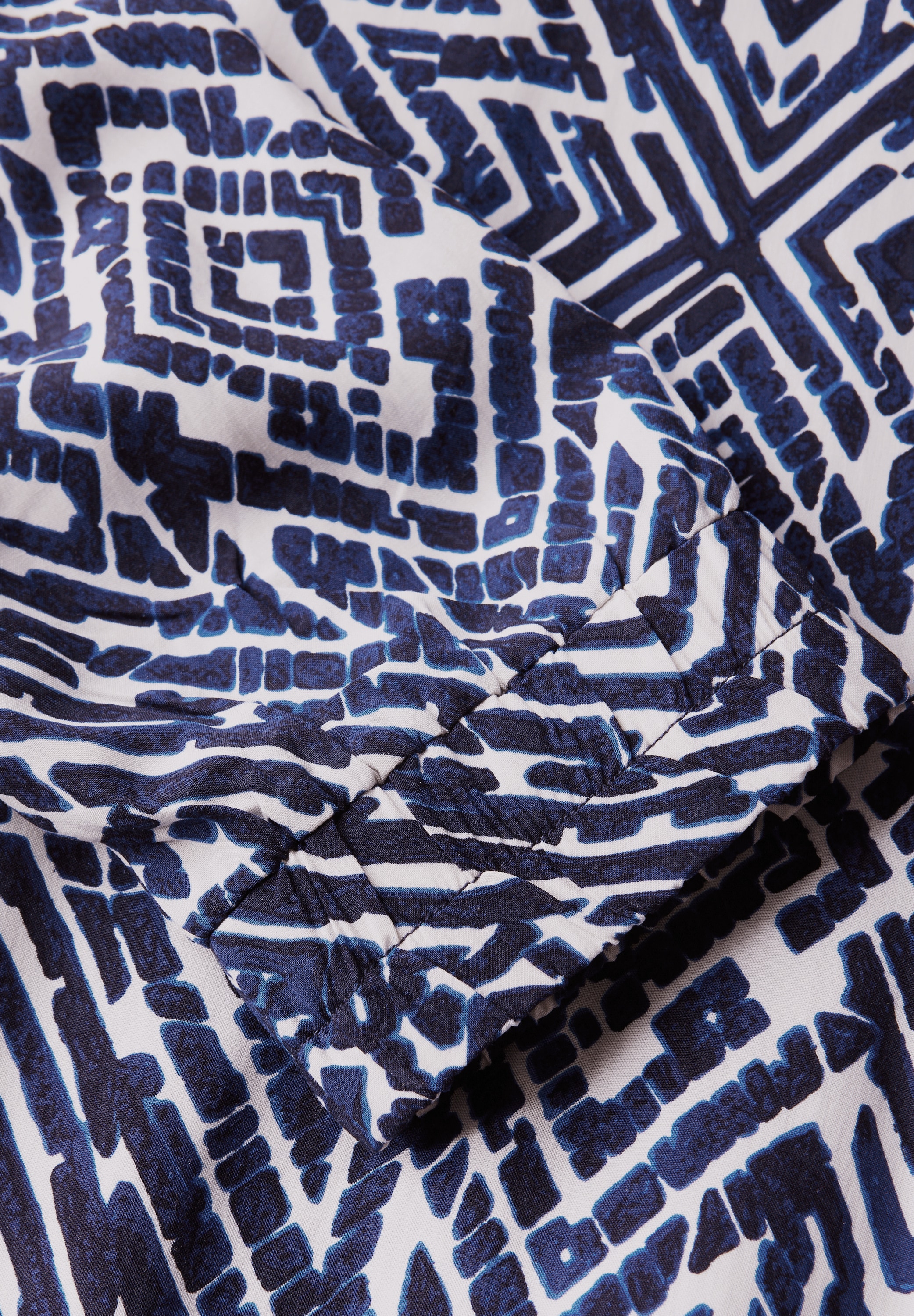 STREET ONE Midikleid, mit allover Grafikprint
