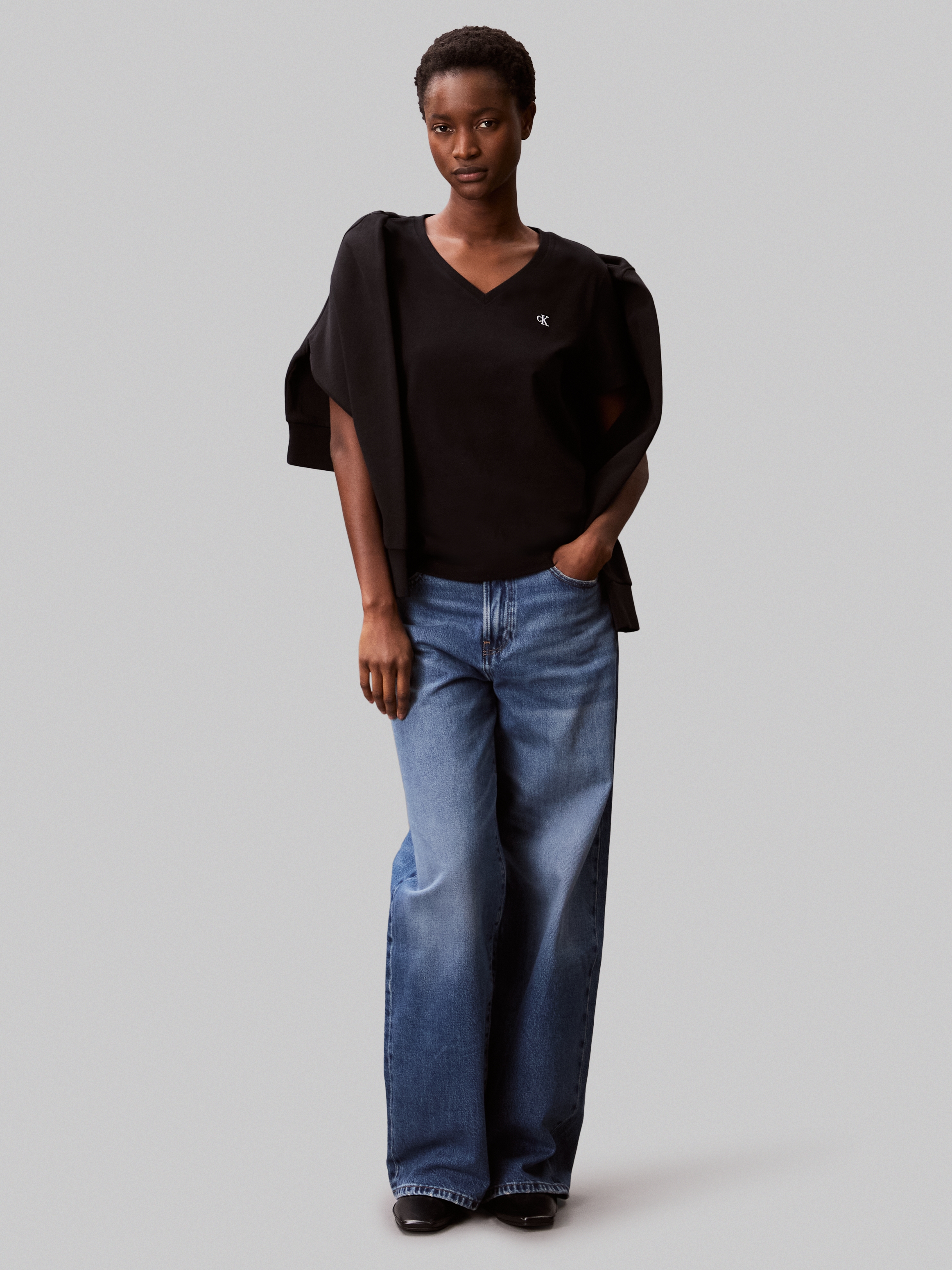 Calvin Klein Jeans T-Shirt »Archive Jersey Vnk Tee EU«, Mit V-Ausschnitt