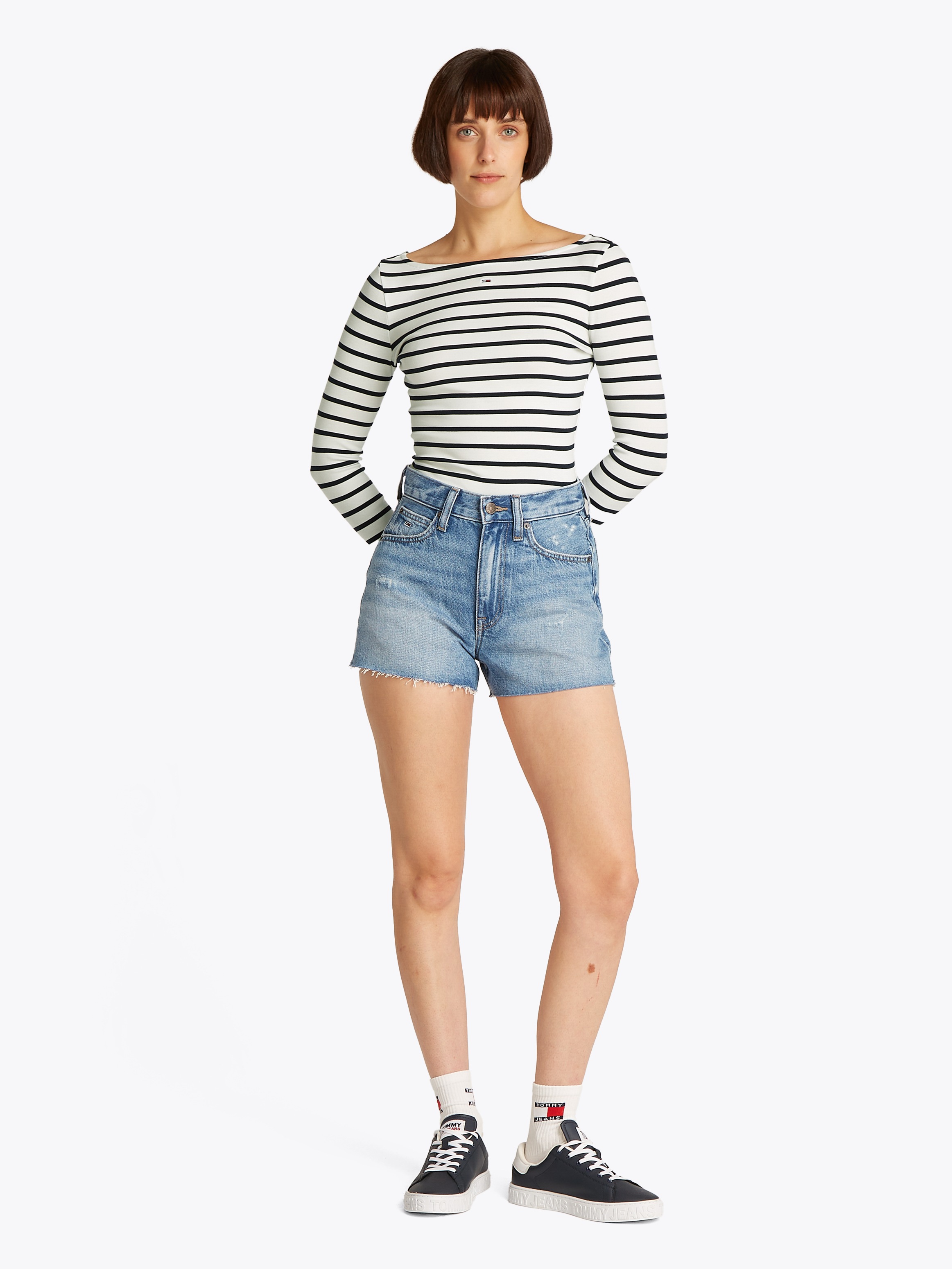 Tommy Jeans Langarmshirt »TJW BOAT NECK TOP LS«, mit Logostickerei