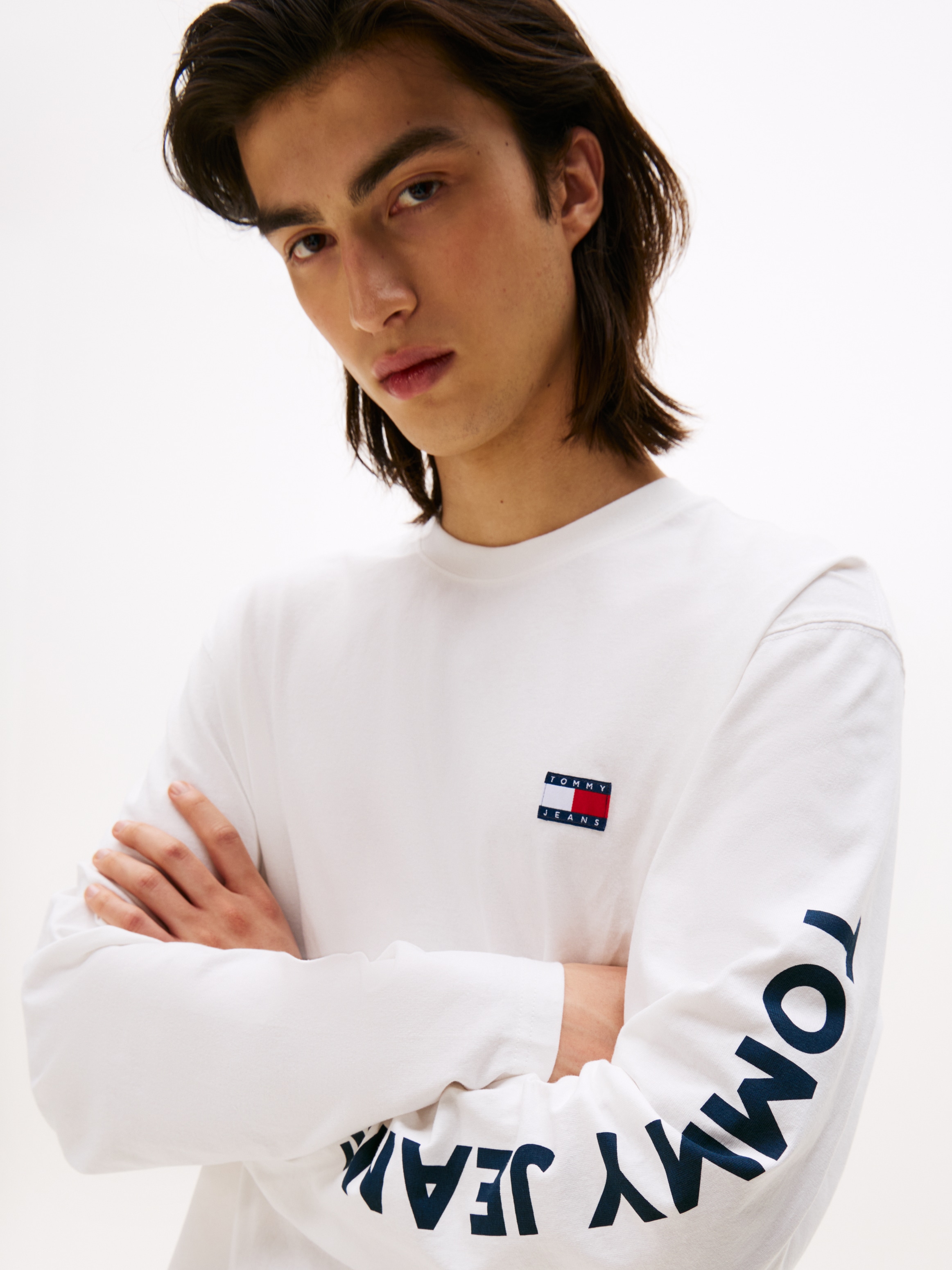Tommy Jeans Langarmshirt »Classic Relaxed Fit«, Rundhals, Jersey, großes Logo am Ärmel