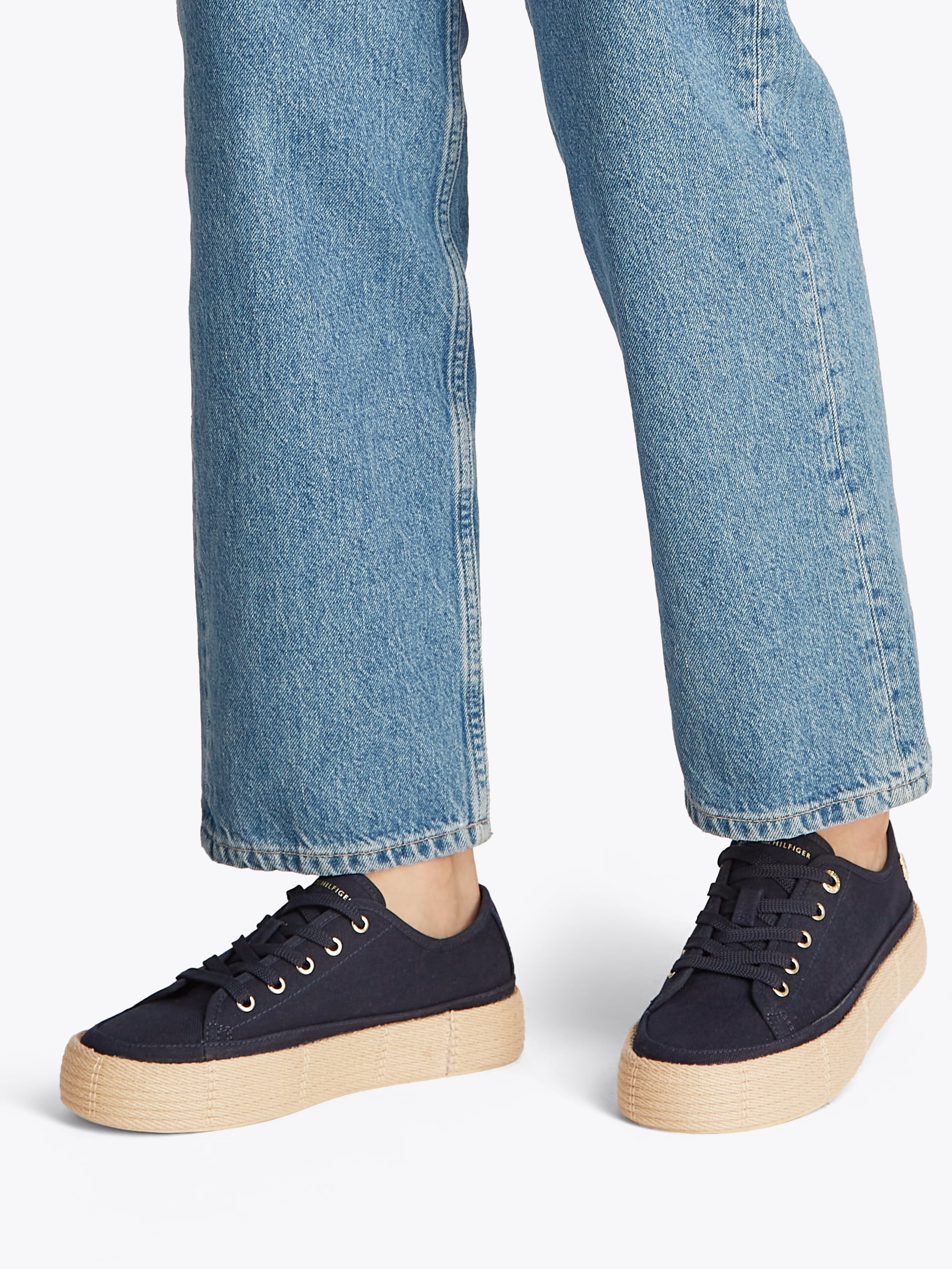 Tommy Hilfiger Plateausneaker »VULC ESPADRILLE SNEAKER«, Freizeitschuh, Halbschuh, Schnürer mit bastbezogenem Plateau