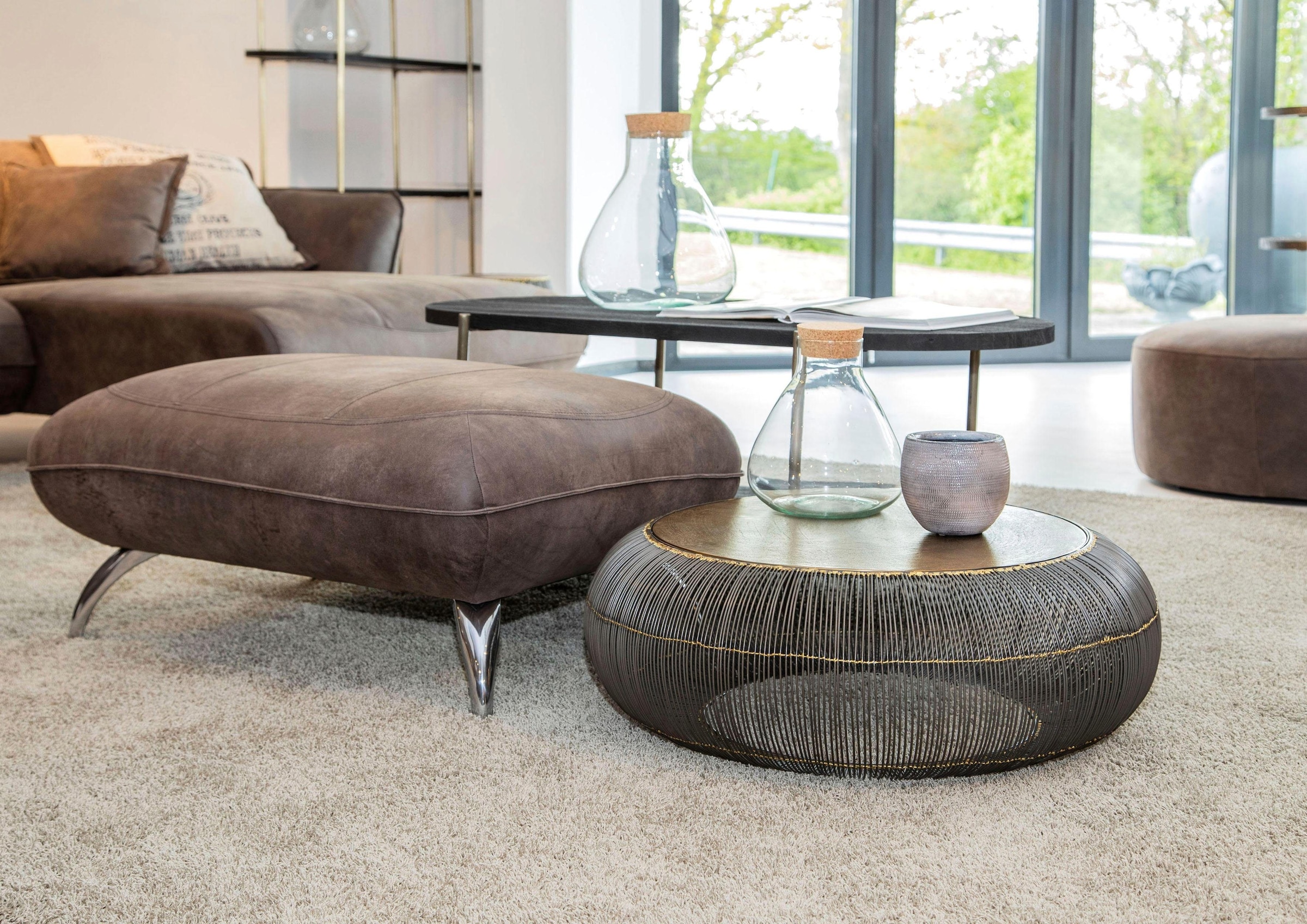 Gutmann Factory Couchtisch "Coffee, Bestelltisch, rund Ø 76 cm" Couchtisch, Wohnzimmertisch mit fein gearbeiteten goldfarbenen Details
