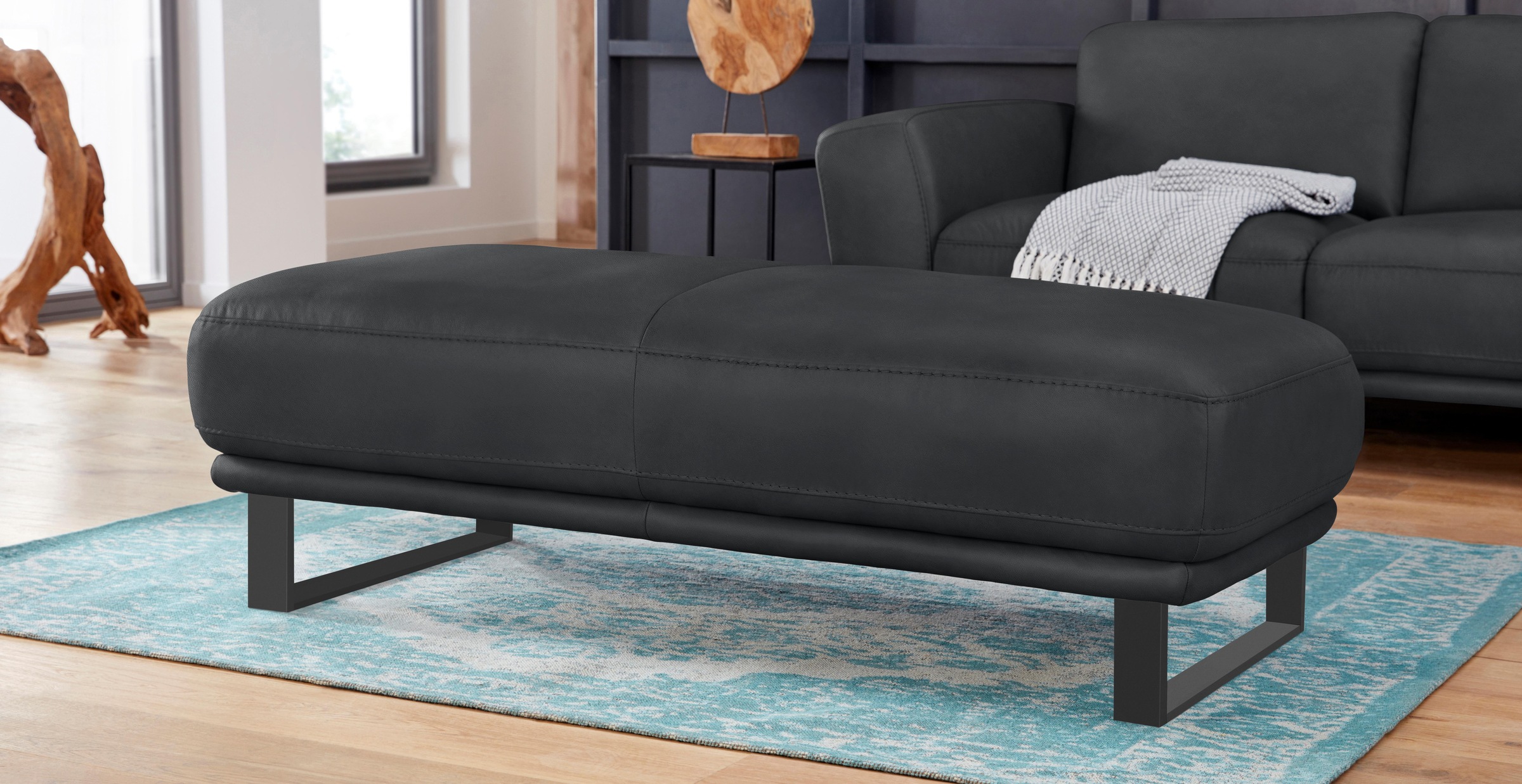 Hocker W.SCHILLIG "montanaa", schwarz (schwarz z59), B:141cm H:42cm T:61cm, Hocker, Hocker, mit Metallkufen in Schwarz pulverbeschichtet, Breite 141 cm