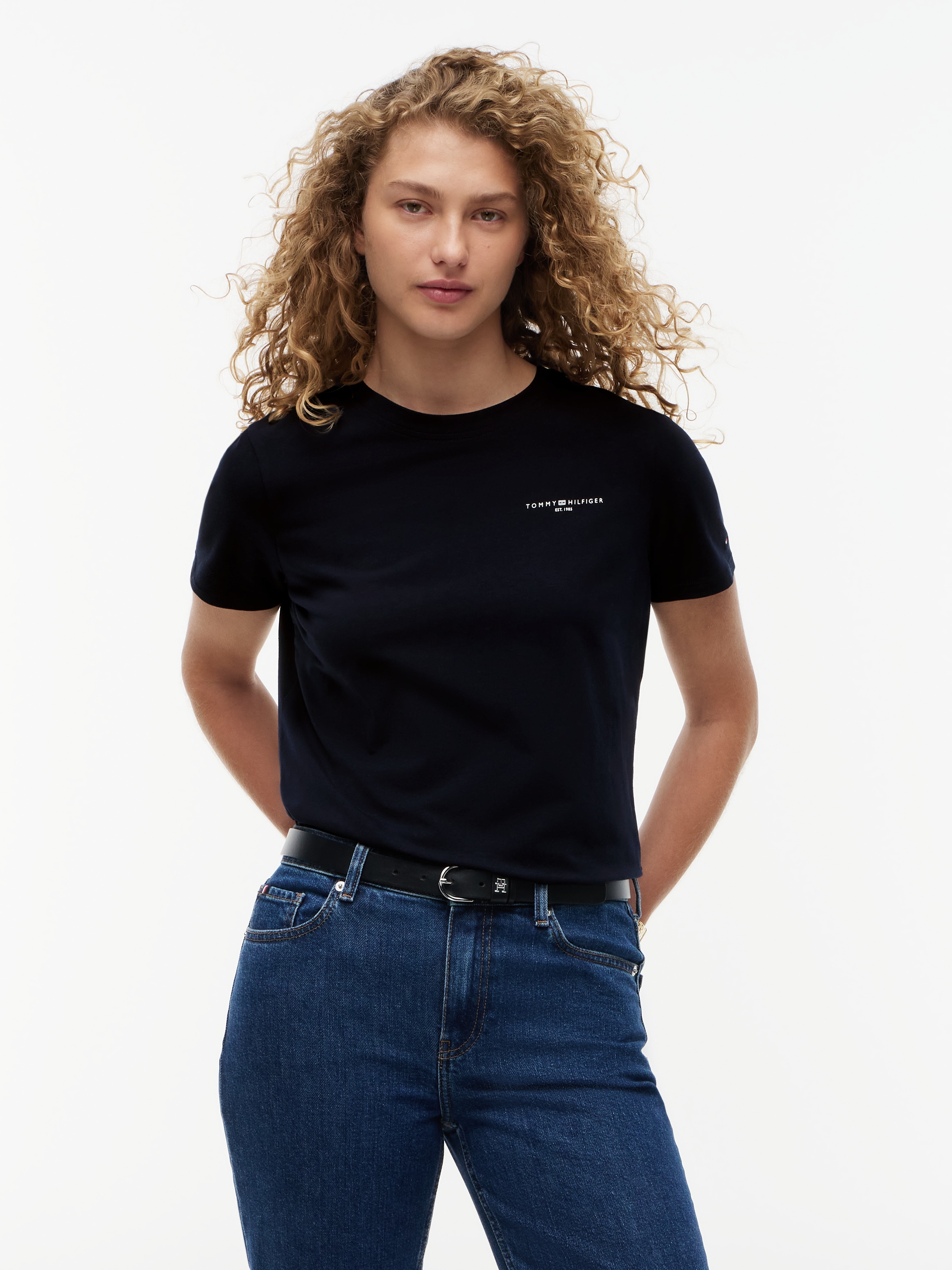 Tommy Hilfiger Rundhalsshirt "1985 REG MINI CORP LOGO C-NK SHORT SLEEVE" mit Tommy Hilfiger Logoschriftzug und Bestickung