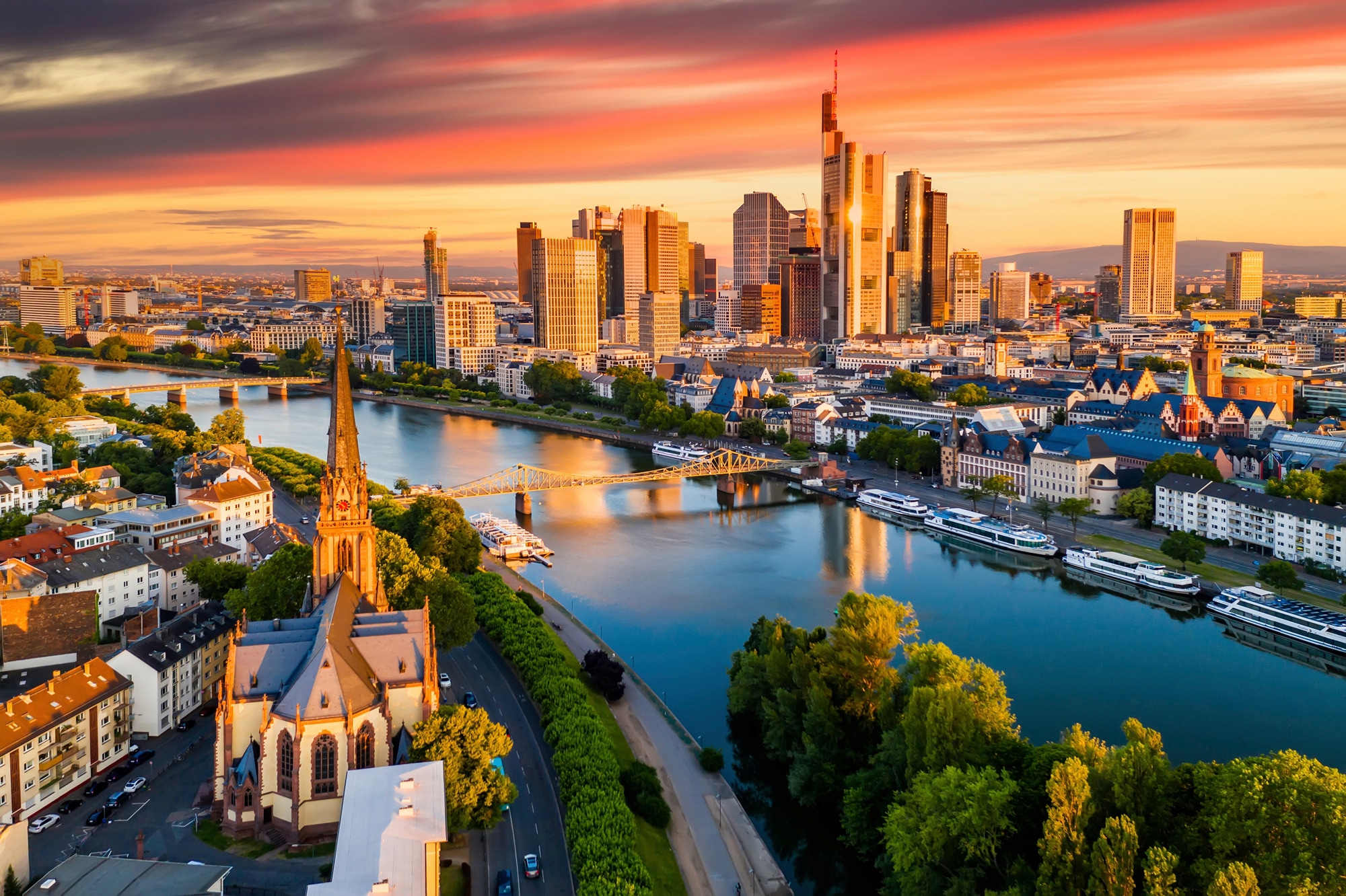 Fototapete »FRANKFURT-MAIN SKYLINE WOLKENKRATZER BRÜCKE FLUSS SONNE«