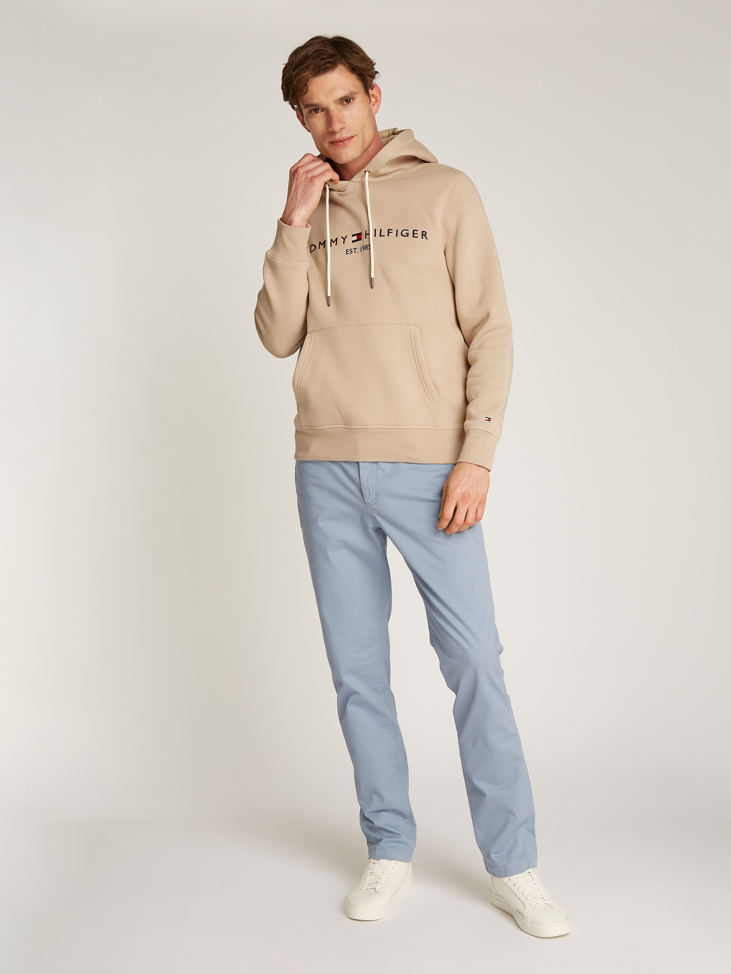 Tommy Hilfiger Kapuzensweatshirt »TOMMY LOGO HOODY«, mit Kapuze und Kängurutasche
