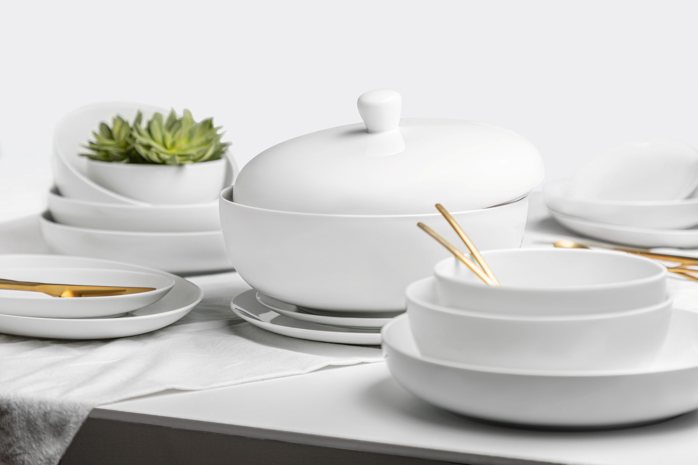 Seltmann Weiden Tafelservice »Geschirr-Set Liberty«, (Set, 12 tlg., 6x Speiseteller rund 27,5 cm
6x Suppenteller rund 21 cm), Geschirr, Teller Set, weiß, Made in Germany, 12 Teile, für 6 Personen