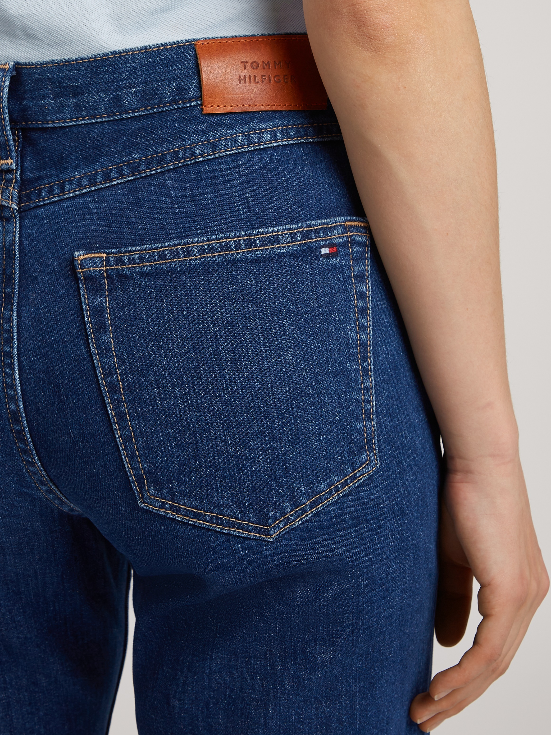 Tommy Hilfiger Straight-Jeans »CLASSIC STRAIGHT RW« mit Logo-Badge, in Knöchellänge