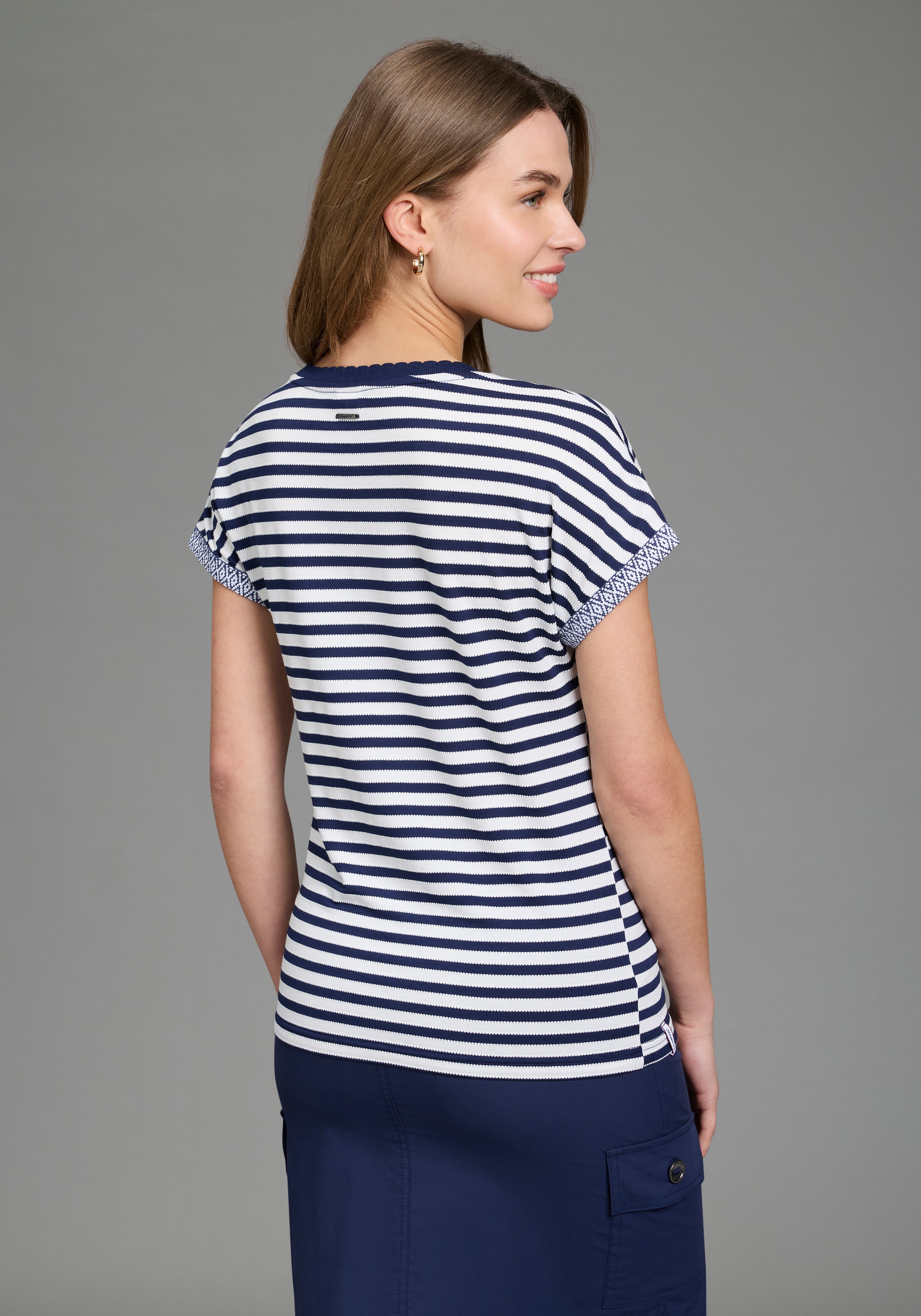 KangaROOS T-Shirt Kurzarmshirt, Rundhalsausschnitt, hüftlange Passform günstig online kaufen