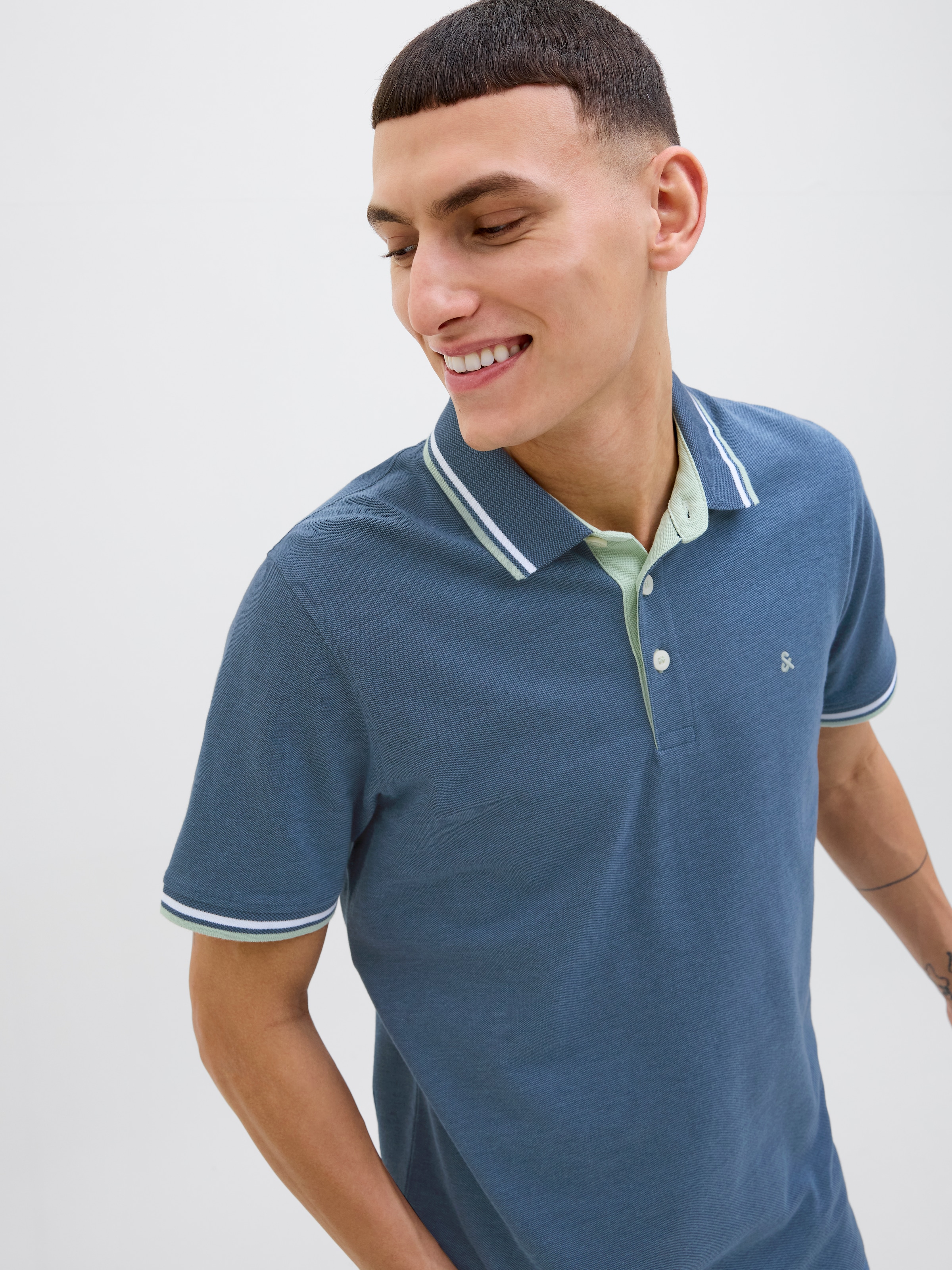 Jack & Jones Poloshirt »JJEPAULOS POLO SS NOOS« mit Logo Stickerei