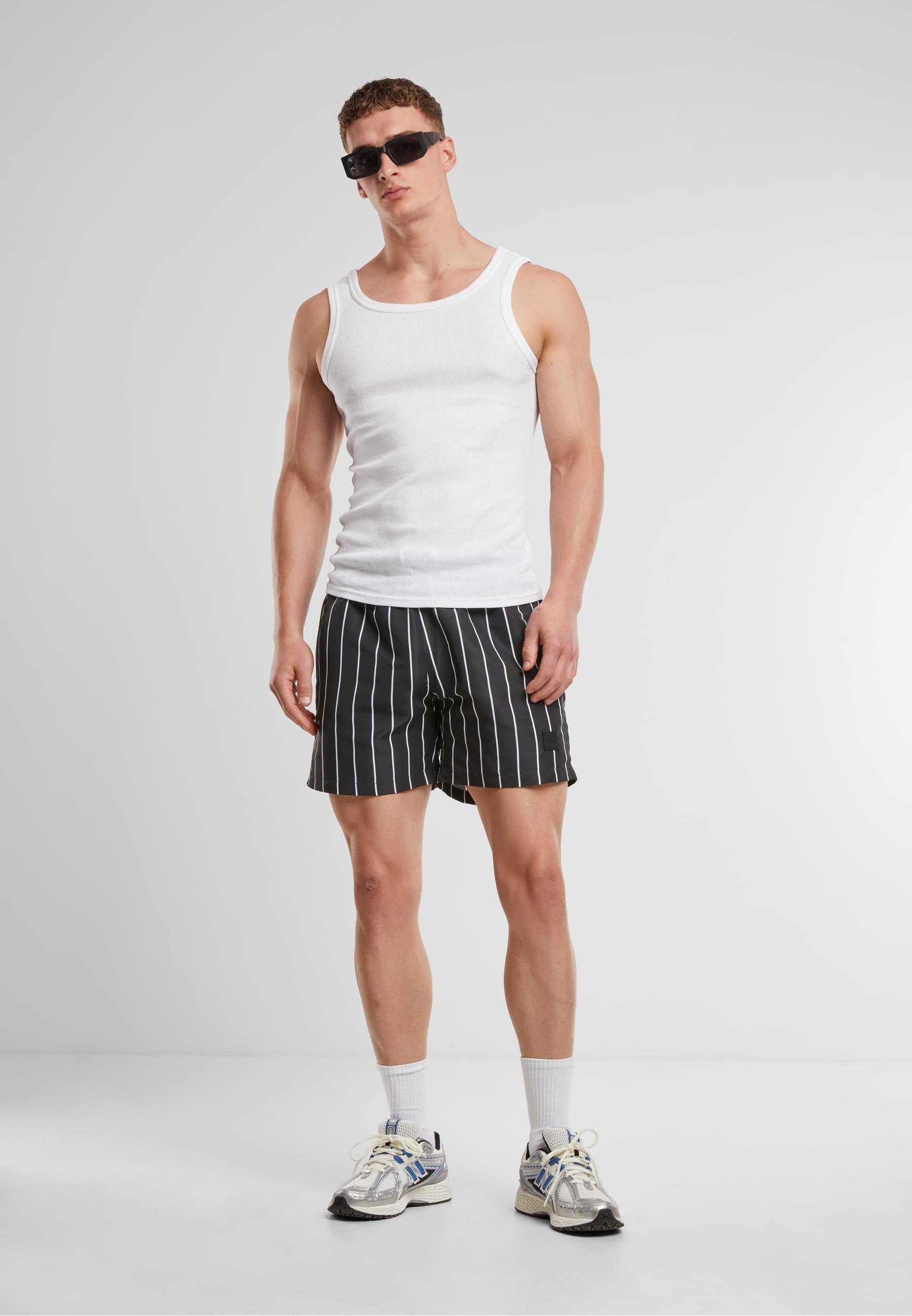 URBAN CLASSICS Badeshorts »Urban Classics Herren Stripe Swim Shorts«