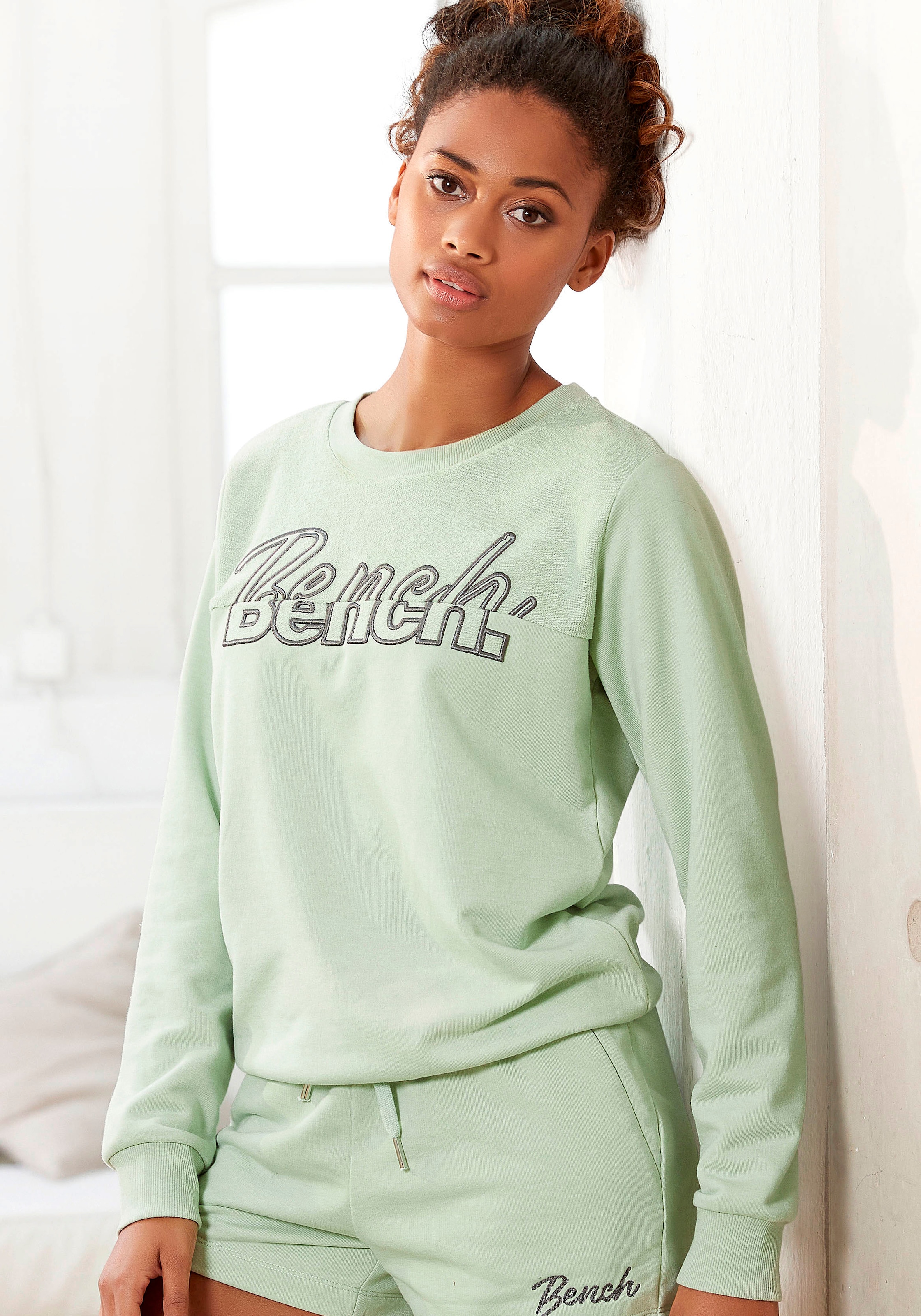 Bench. Sweatshirt, mit Logostickerei, Loungeanzug