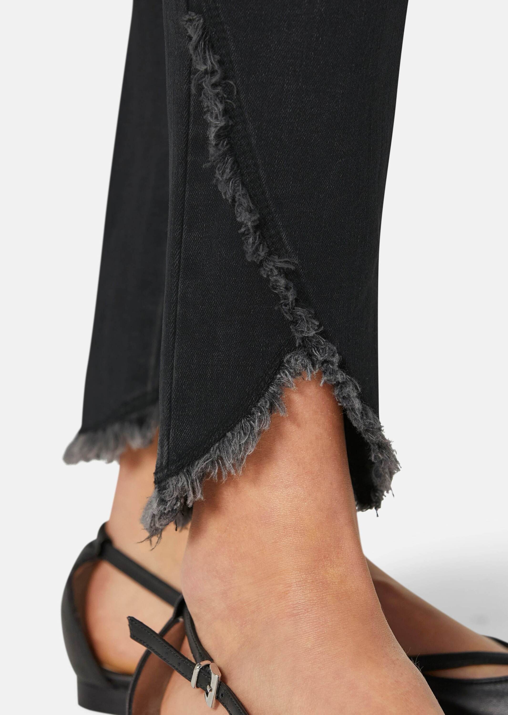 MADELEINE Regular-fit-Jeans »Jeans Verkürzte 5-Pocket-Hose mit Fransen« abgeschrägter Fransensaum