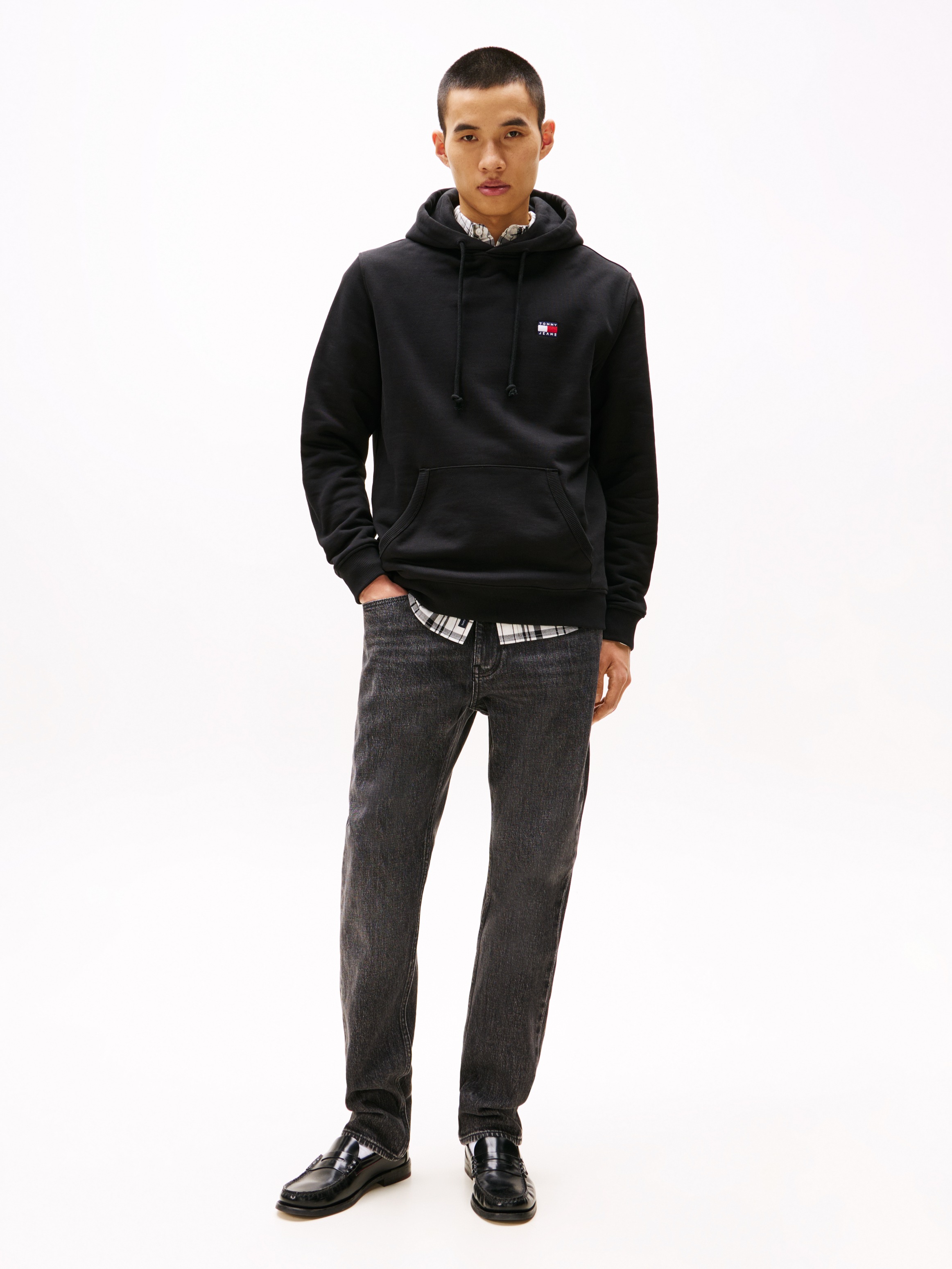 Tommy Jeans Hoodie »TJM REG BADGE HOODIE EXT«, Mit Rundhalsausschnitt