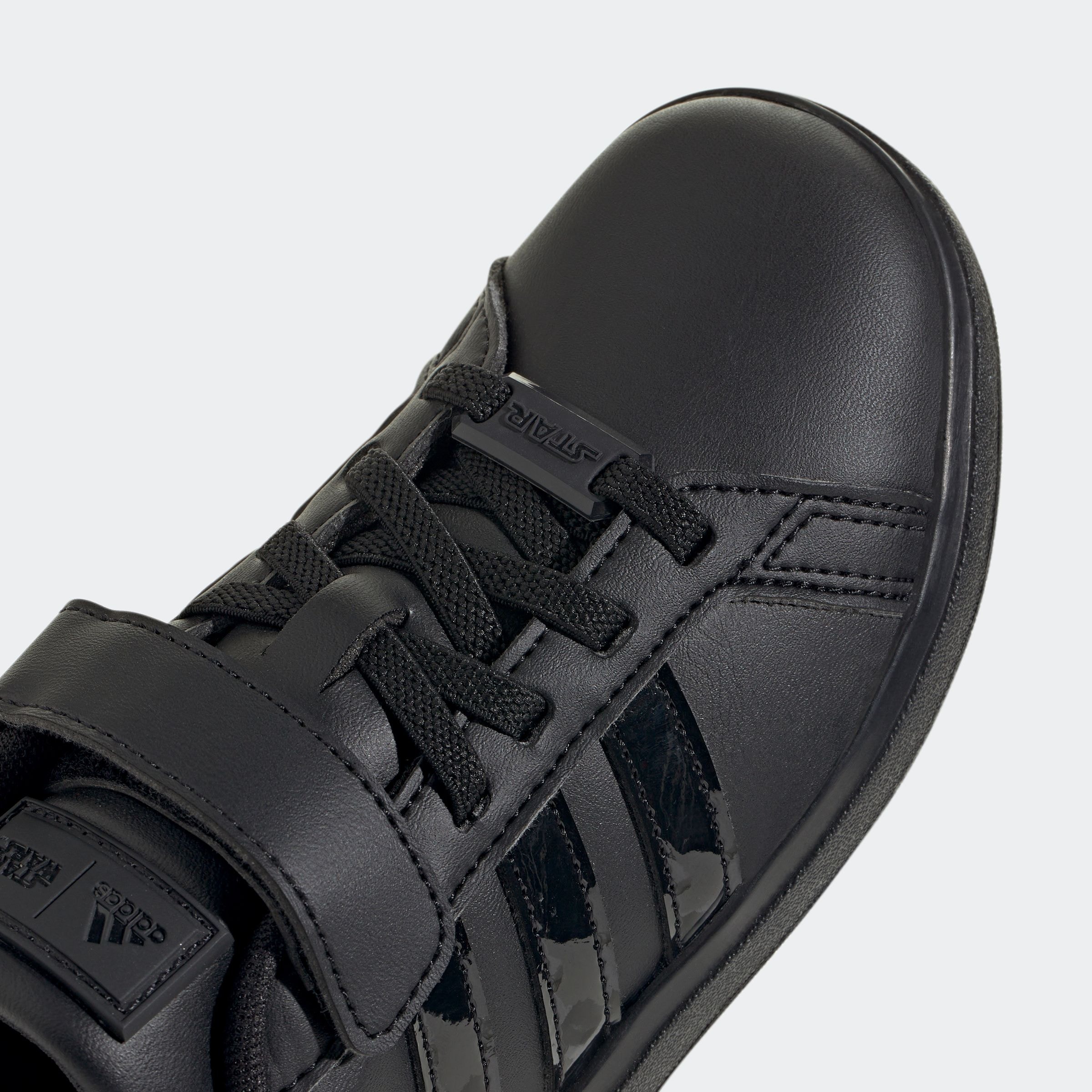 adidas Sportswear Sneaker »ADIDAS STAR WARS GRAND COURT 2.0 KIDS SCHUH«, Design auf den Spuren des adidas Superstar