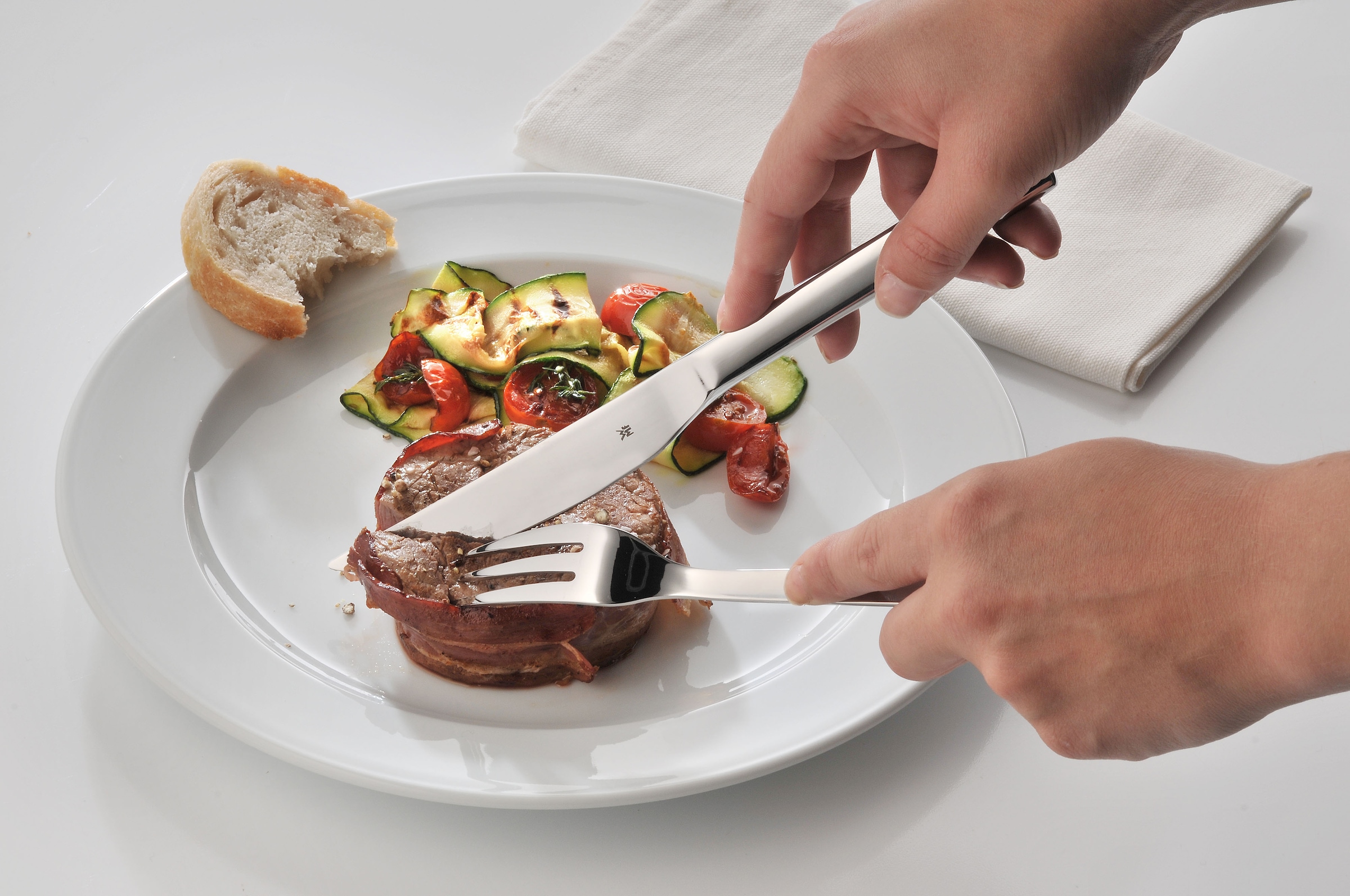 WMF Steakbesteck »Nuova«, (Set, 2 tlg.), 2-tlg., Wellenschliff, Cromargan Edelstahl, Geschenkverpackung